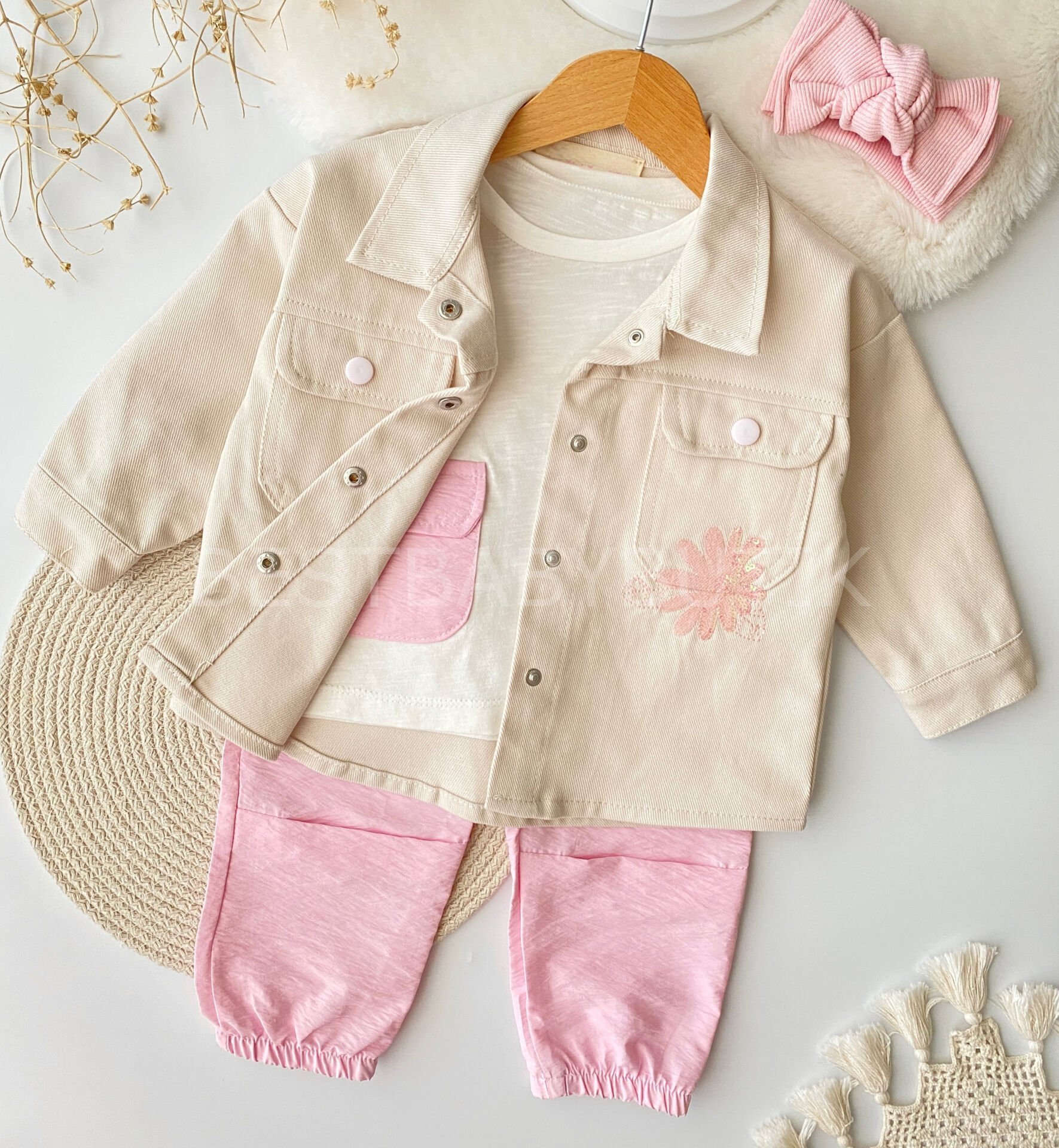 Çiçek Nakışlı Kot Ceketli Paraşüt Pantolonlu 3’Lü Takım (SIRT NAKIŞLI)