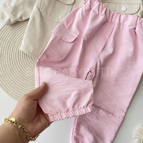 Çiçek Nakışlı Kot Ceketli Paraşüt Pantolonlu 3’Lü Takım (SIRT NAKIŞLI)