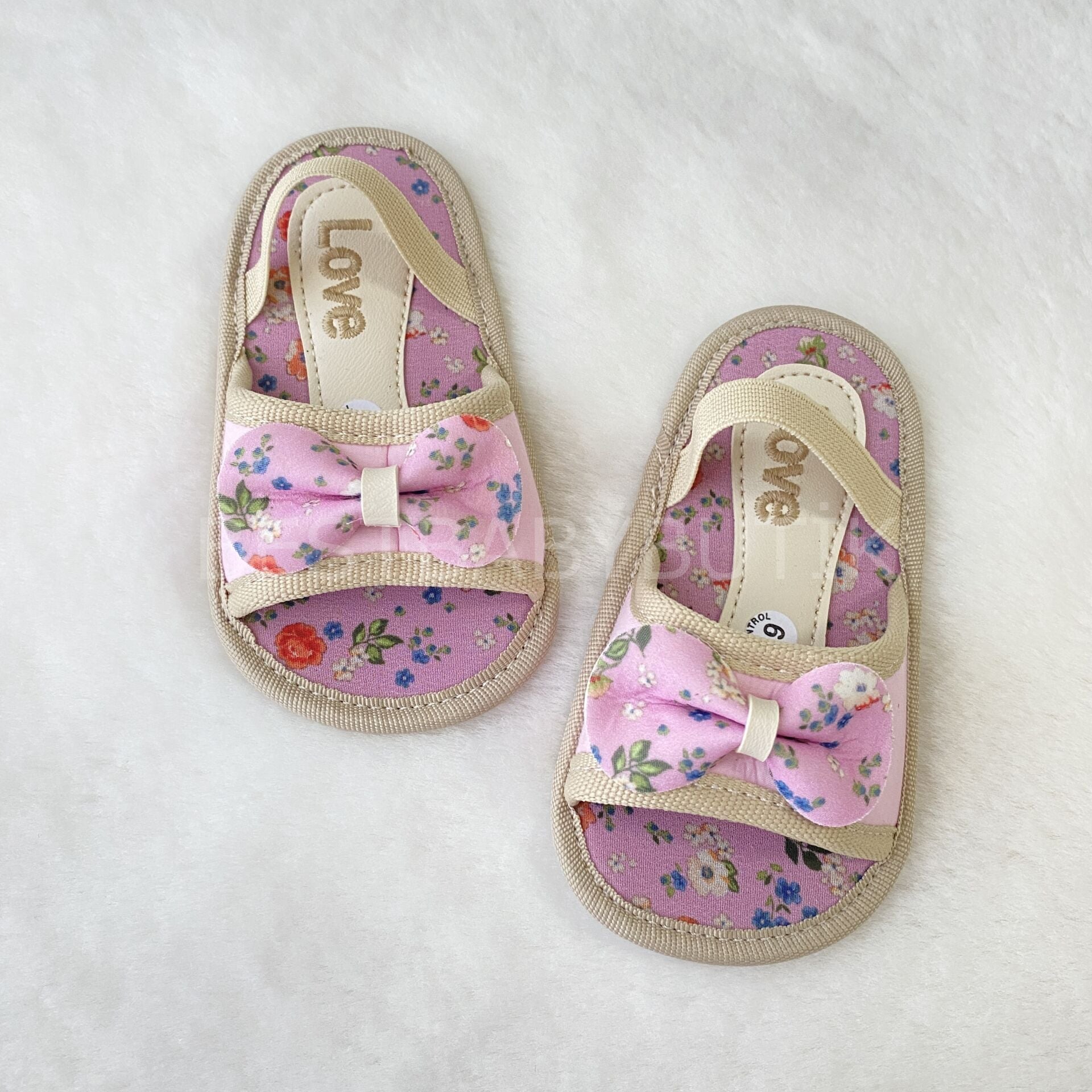 Pembe Fiyonklu Çiçekli Terlik 19 NUMARA 12 CM