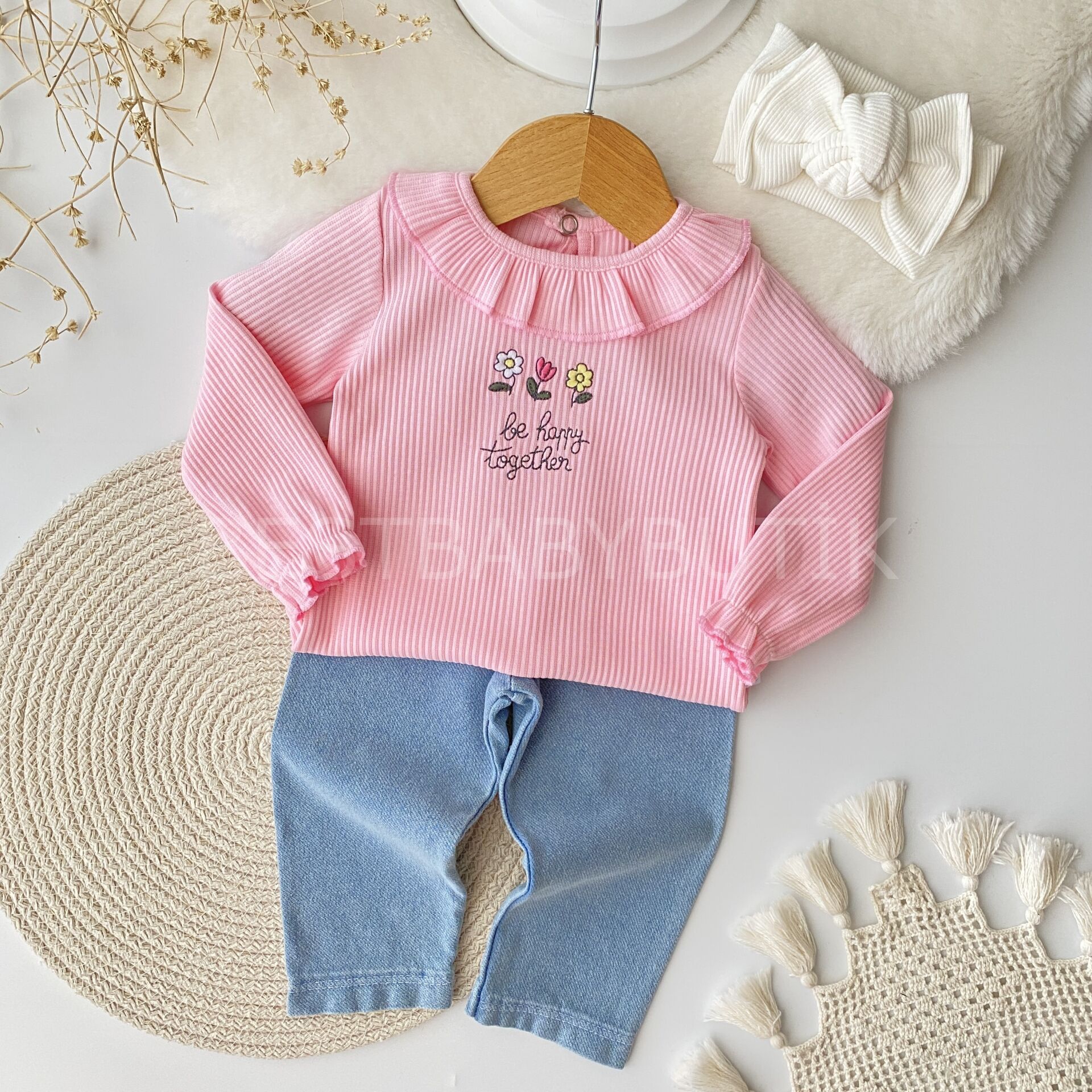 Çiçek Nakışlı Fırfır Yaka Kot Pantolonlu 2’Li Takım