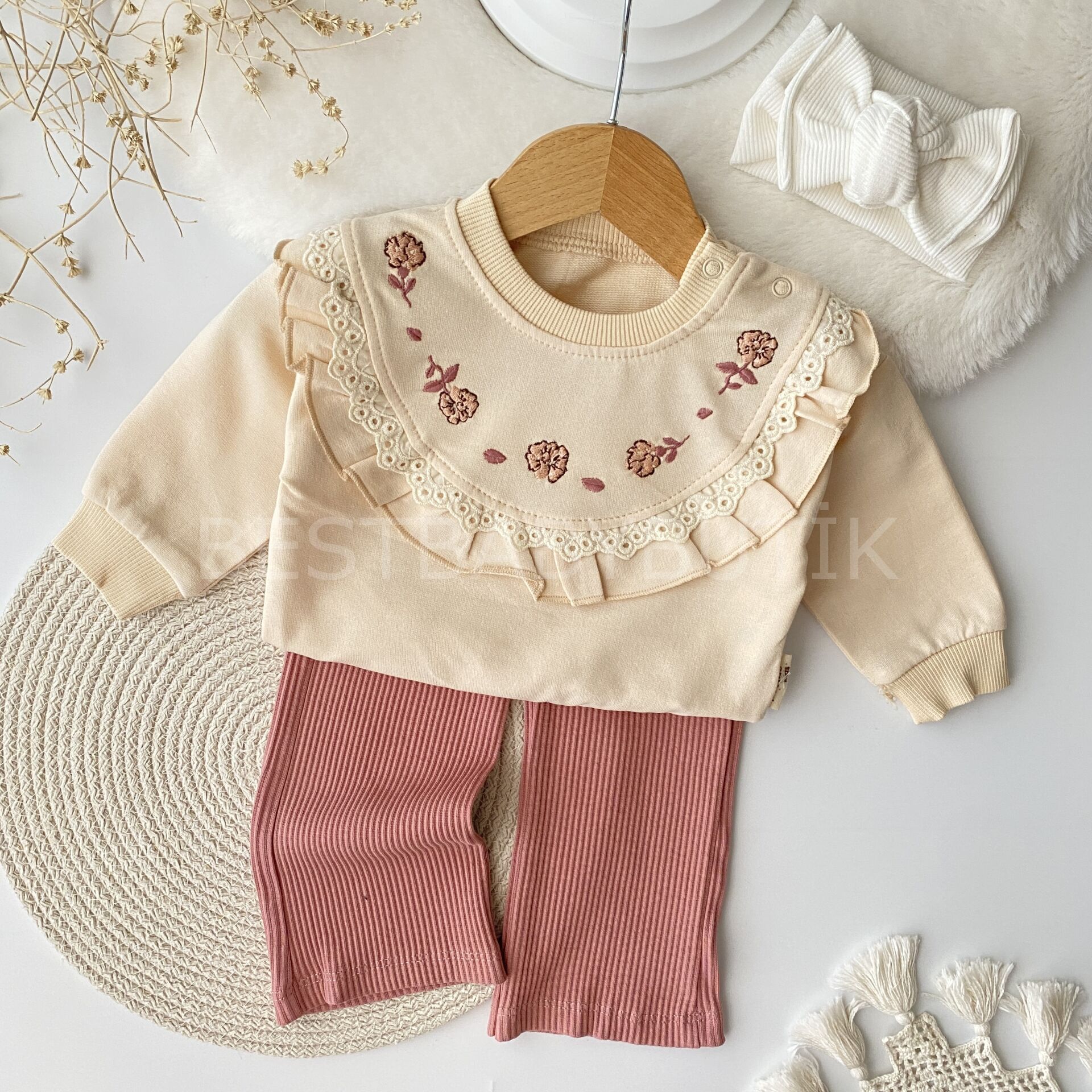 Nakışlı Fırfır Detaylı Bol Paça 2’Li Takım