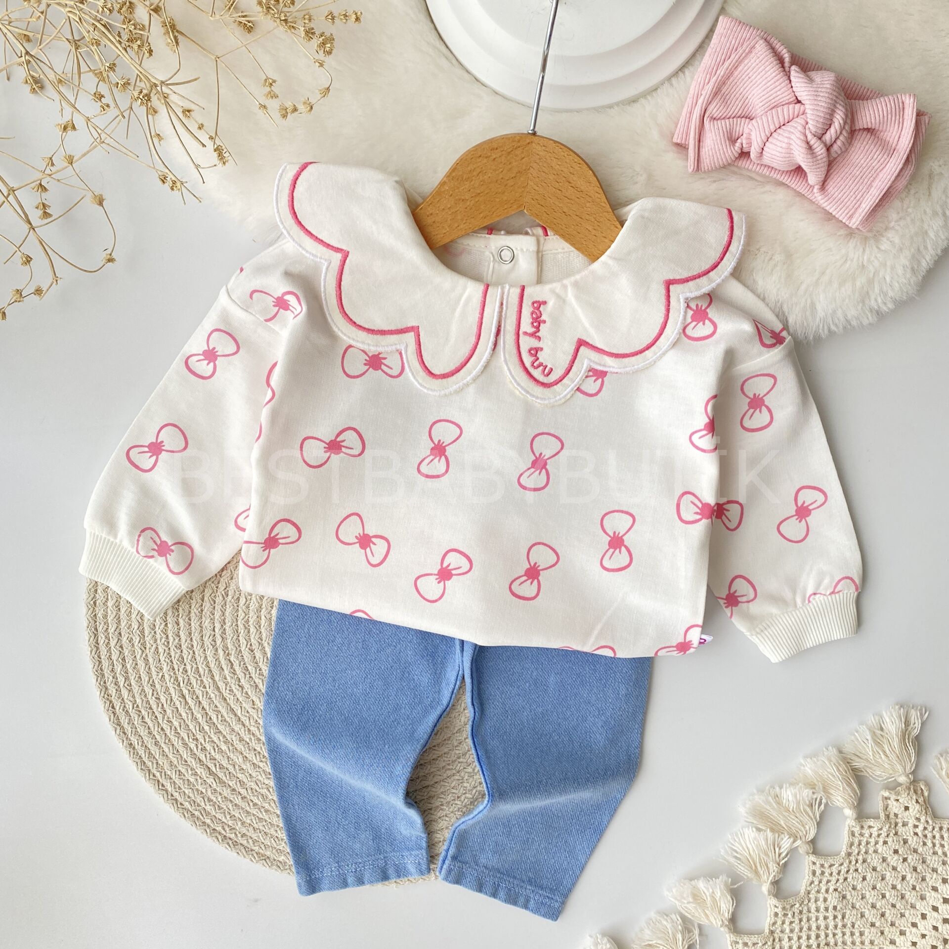 Babybuu Kurdale ve Çiçek Yaka Detaylı Kot Pantolonlu Takım