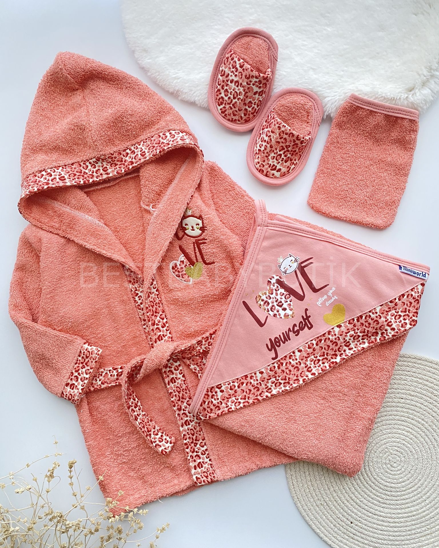 LEOPAR DESENLİ 4’LÜ BORNOZ-HAVLU SETİ