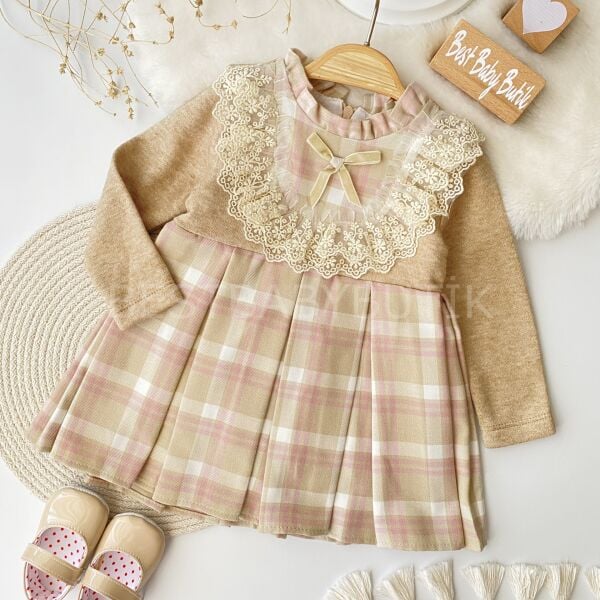 Zarif Fisto Detaylı Pileli Elbise