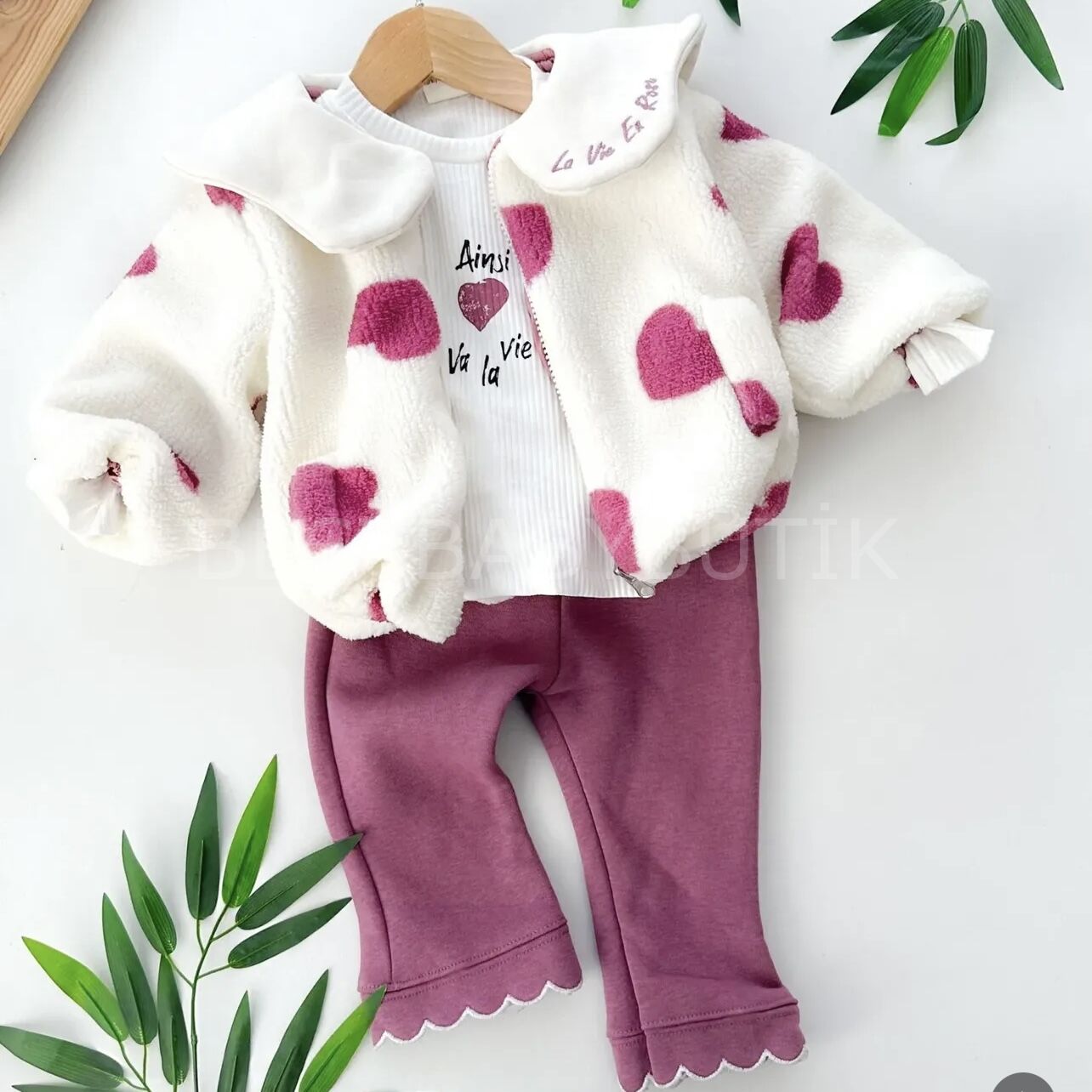 Yakası Nakışlı Kalpli Peluş Ceketli 3’Lü Takım