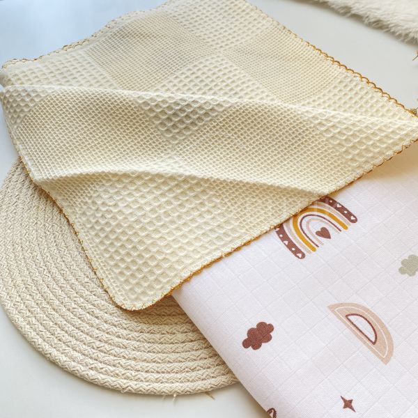 GÜNEŞLİ HARF DETAYLI UNISEX PİKELİ BÜYÜK BOY BATTANİYE