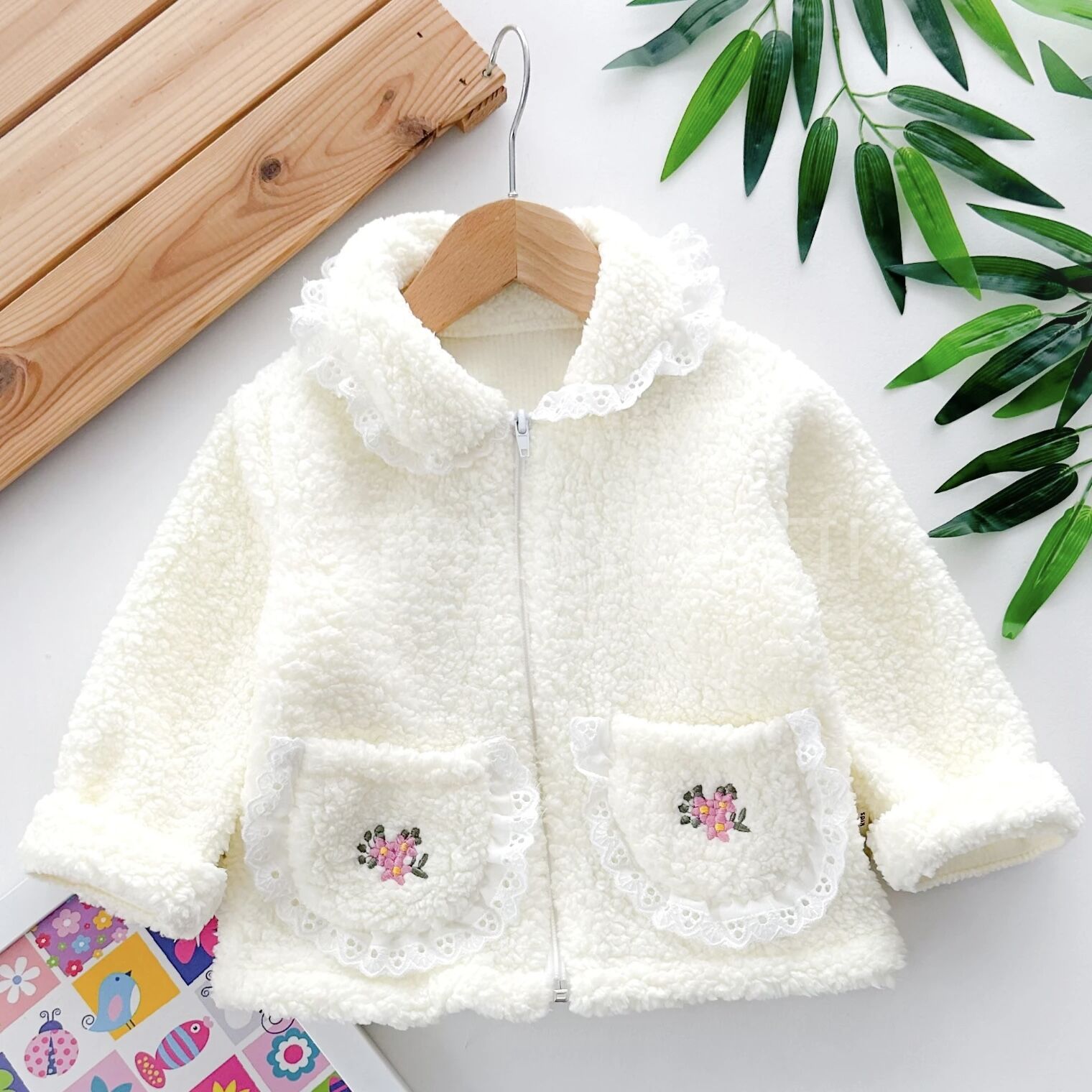 Fisto Yakalı Çiçek Nakışlı Peluş Hırka