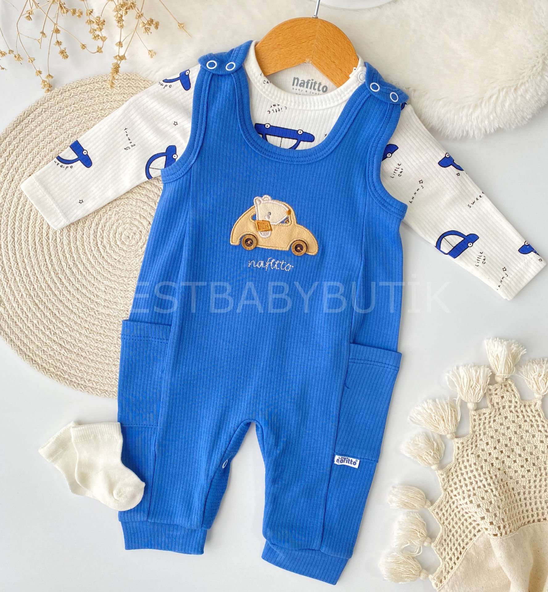 Araba Detaylı Zıbınlı Ve Çoraplı Tulum Seti