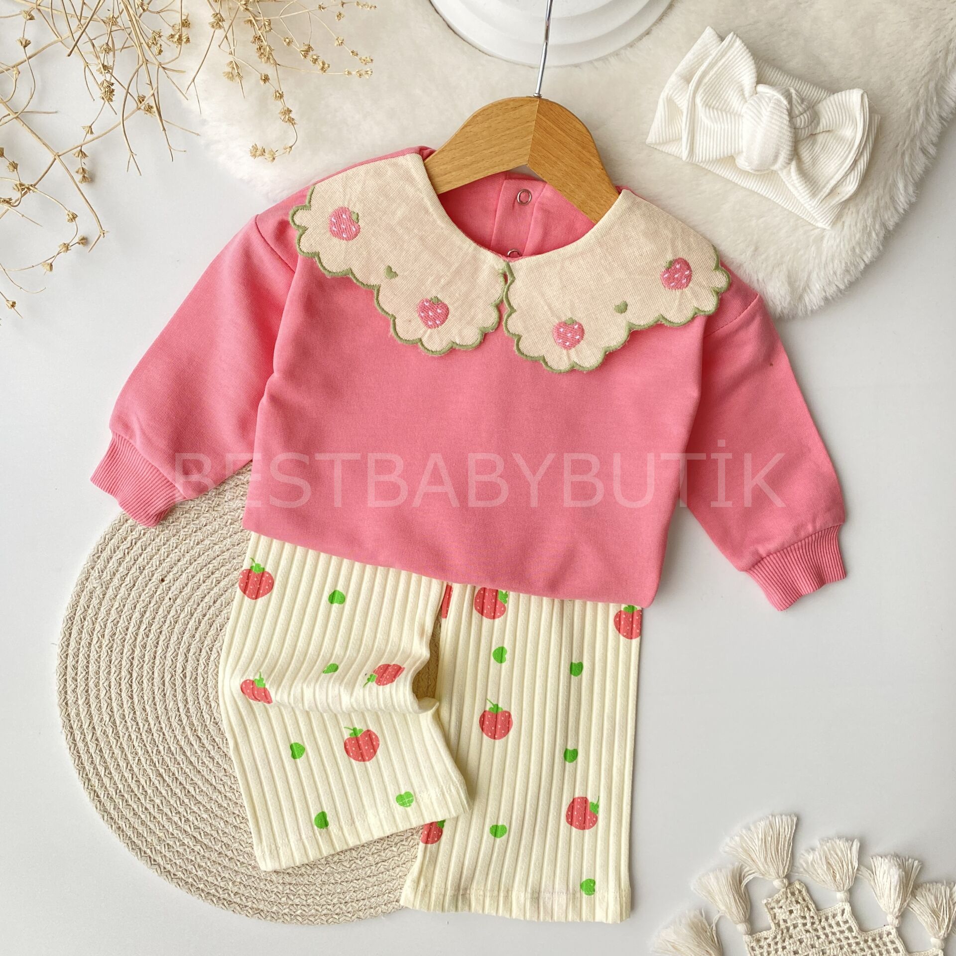 Çilek Nakışlı Bebe Yaka Bol Paça 2’Li Takım