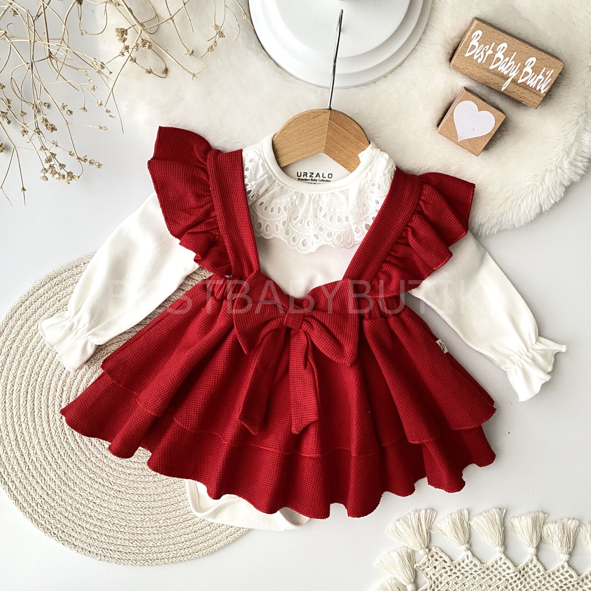 Kırmızı Kurdaleli Pileli Elbise