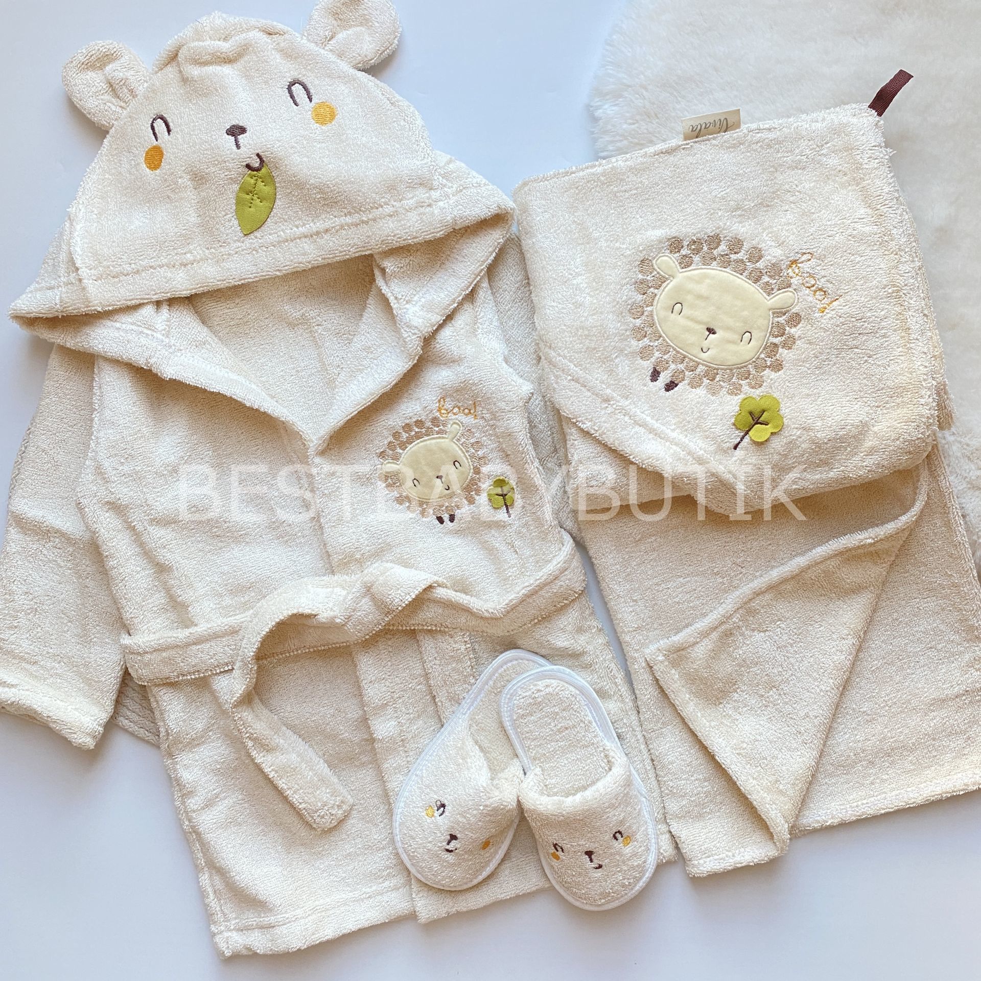 LÜKS BAMBU KUMAŞ KOALA DETAYLI UNISEX 3 PARÇA BORNOZ SETİ (0-3 YAŞ)