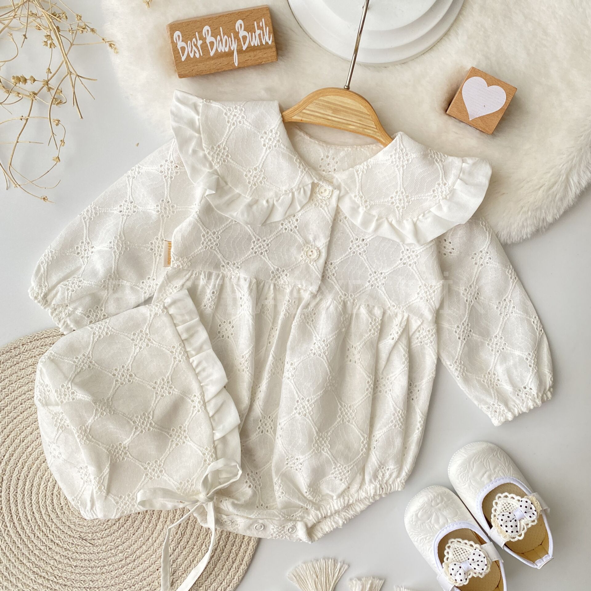 Bebe Yaka Güpür Fistolu Bereli Romper