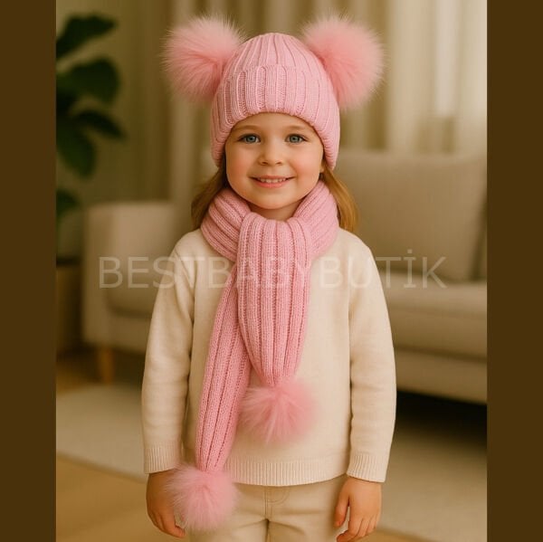 Pembe Ponponlu Beyaz Atkı Ve Bere Takımı