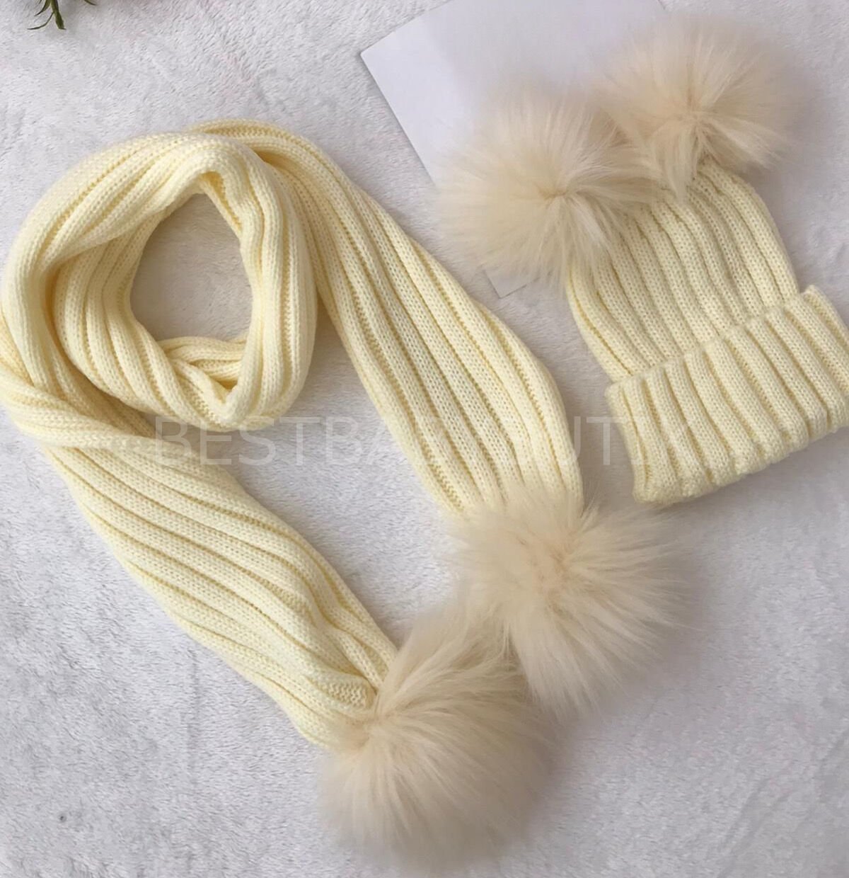 Ekru Ponponlu Beyaz Atkı Ve Bere Takımı