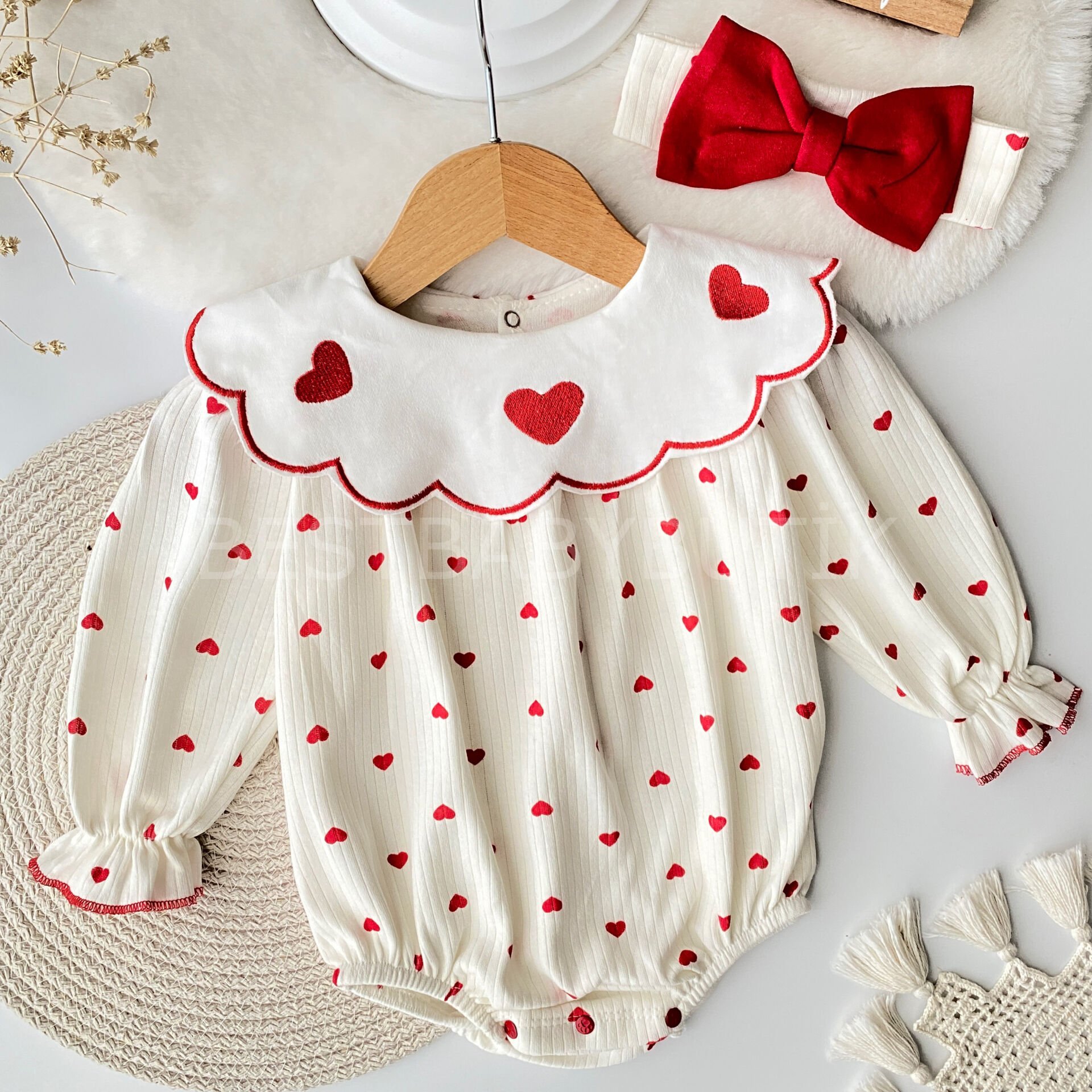 Kalp Nakışlı Yaka Detaylı Bandanalı Tulum