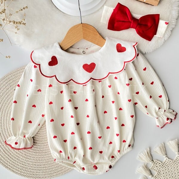 Kalp Nakışlı Yaka Detaylı Bandanalı Tulum