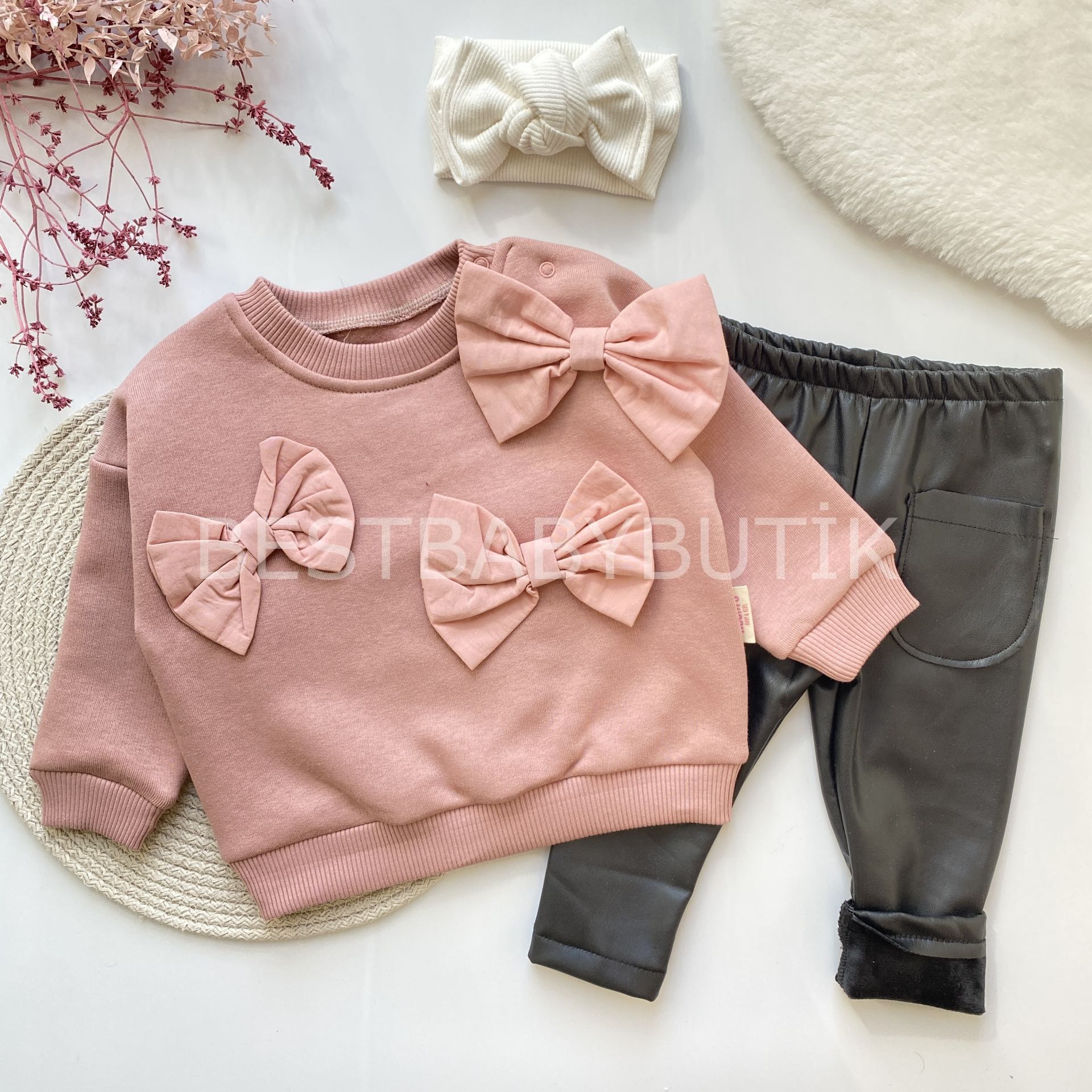 KURDALE DETAYLI ŞARDONLU DERİ PANTOLONLU 2’Lİ TAKIM