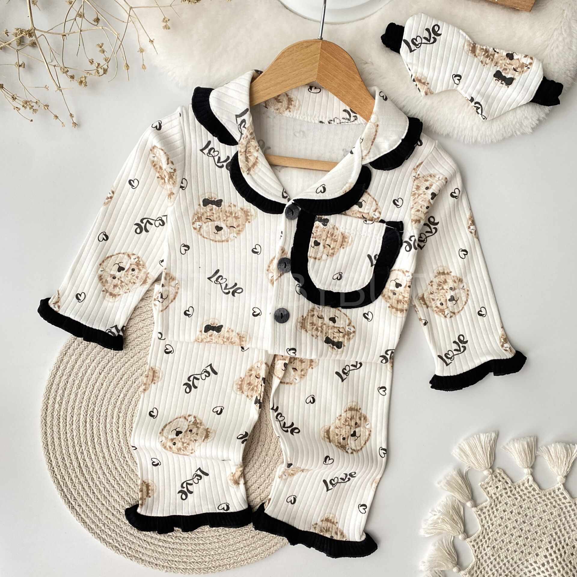 Ayıcık Baskılı Love Göz Bandajlı Pijama Takımı