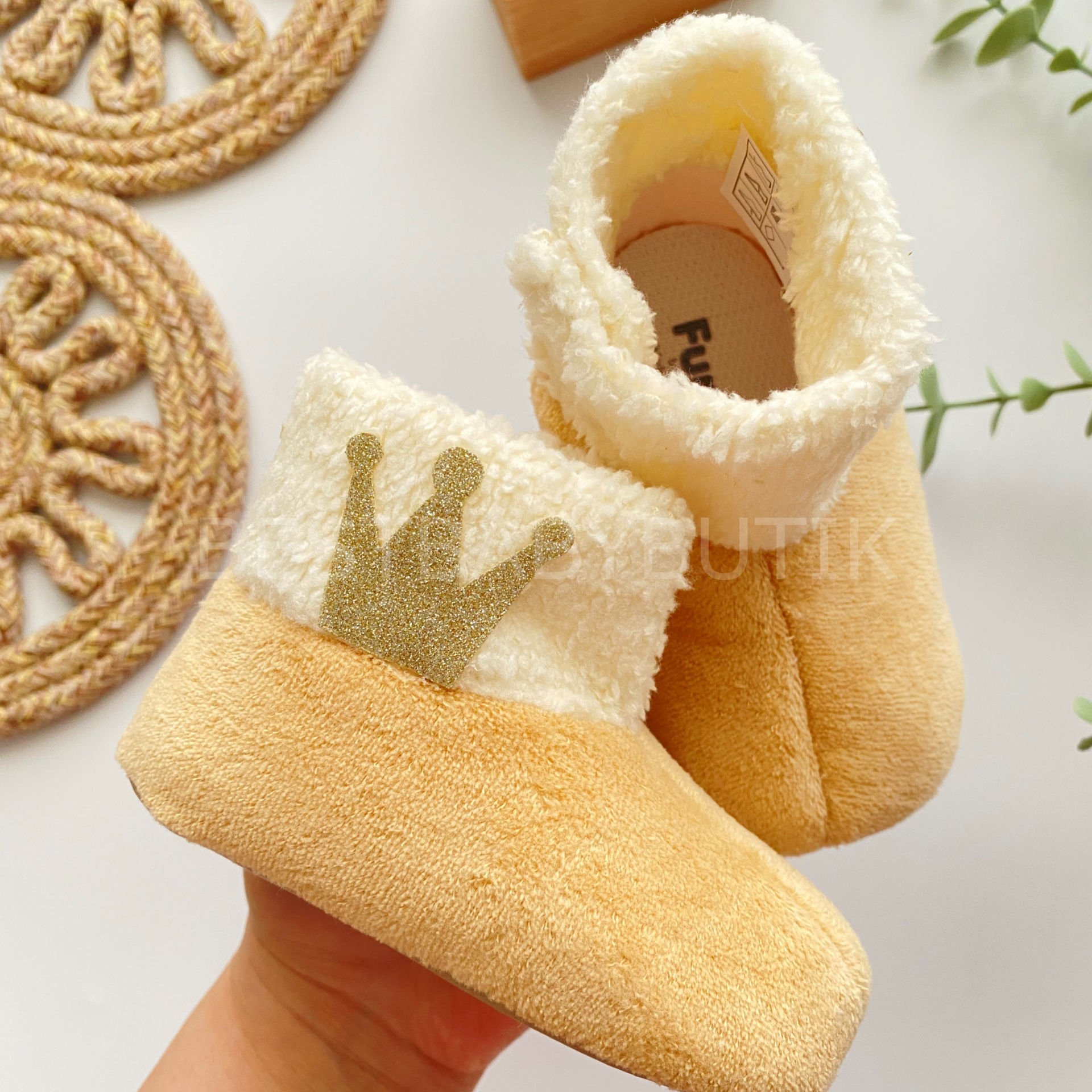 PELUŞ DETAYLI EV AYAKKABISI