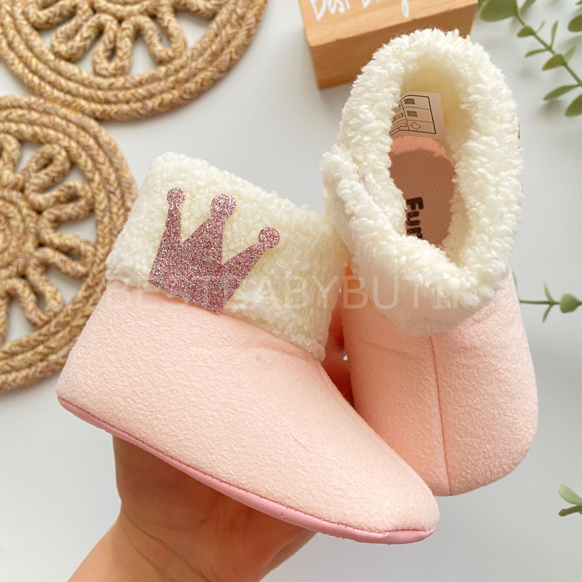 PELUŞ DETAYLI EV AYAKKABISI