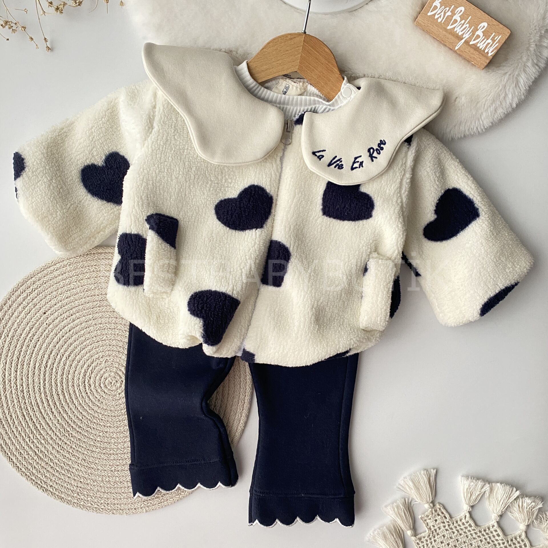 Yakası Nakışlı Kalpli Peluş Montlu 3’Lü Takım