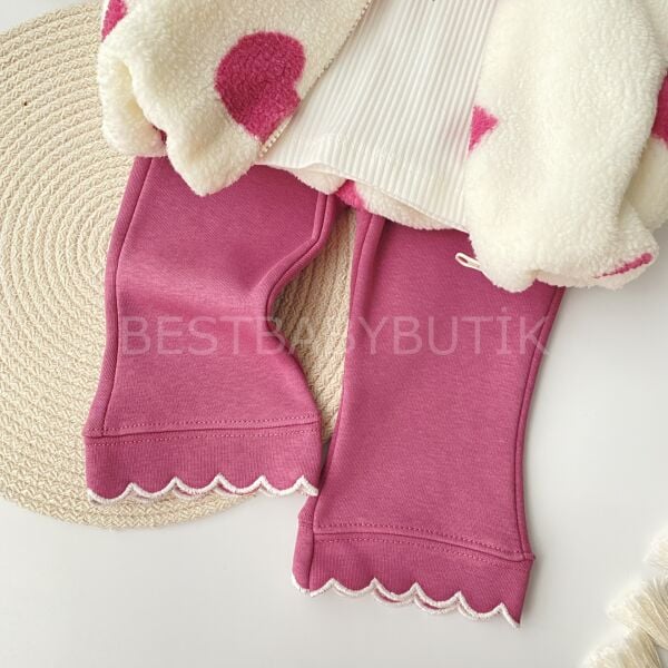 Yakası Nakışlı Kalpli Peluş Montlu 3’Lü Takım