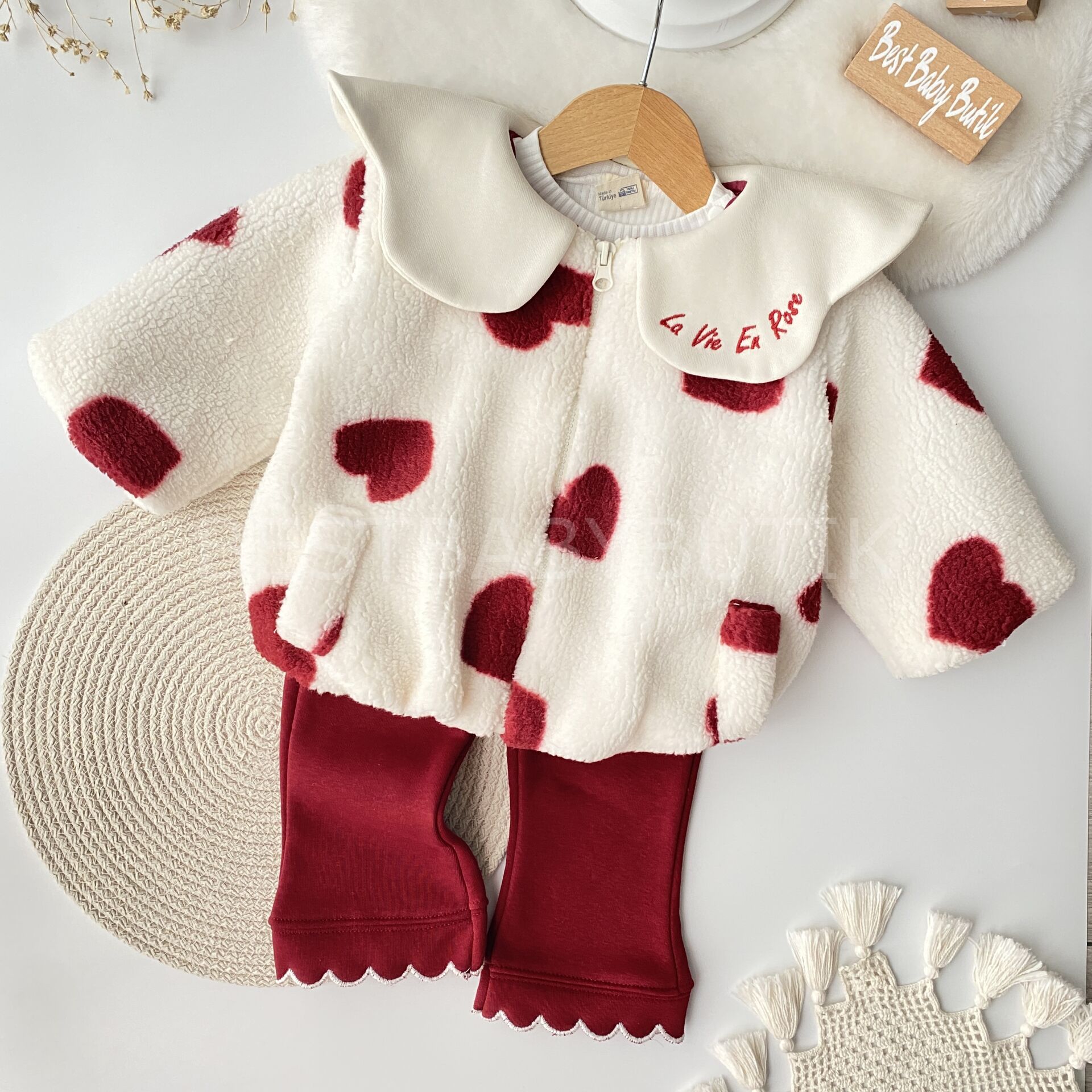 Yakası Nakışlı Kalpli Peluş Montlu 3’Lü Takım