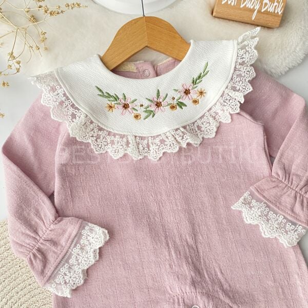 Çiçek Nakışlı Yaka Detaylı Tulum