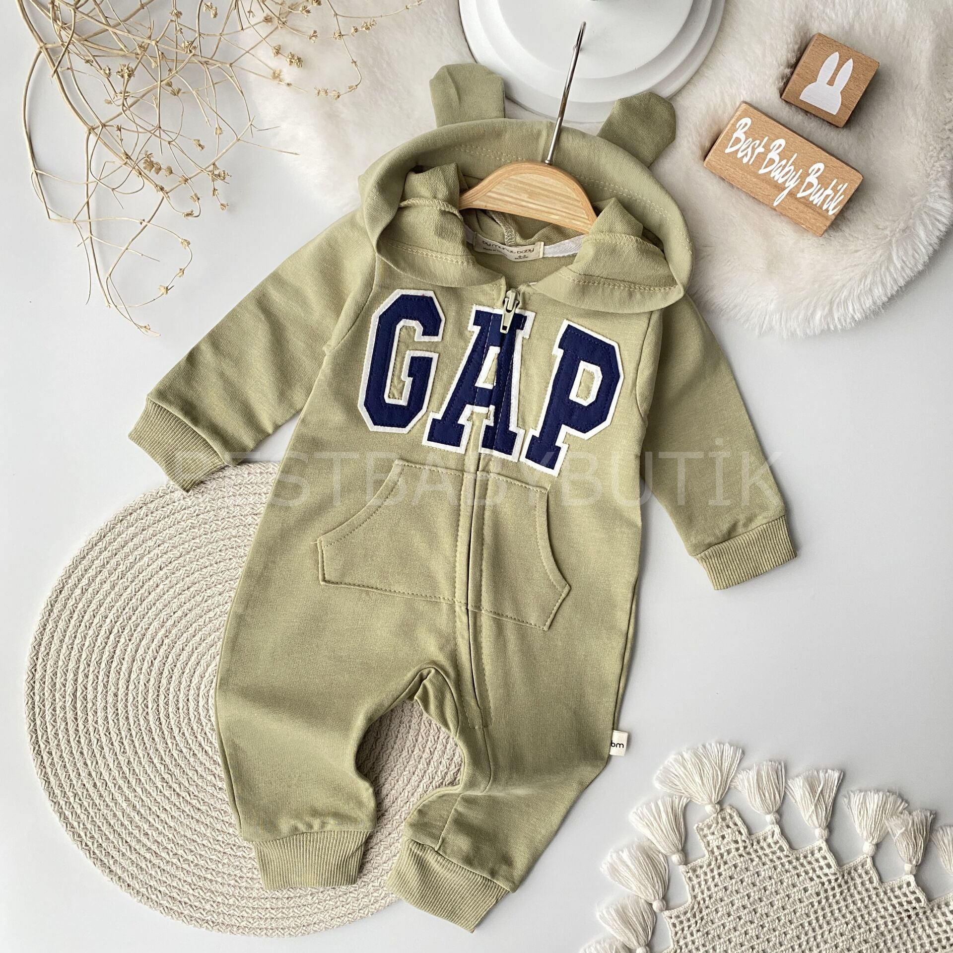 GAP Yazılı Kulak Kapşonlu Fermuarlı Tulum 0-3 AY