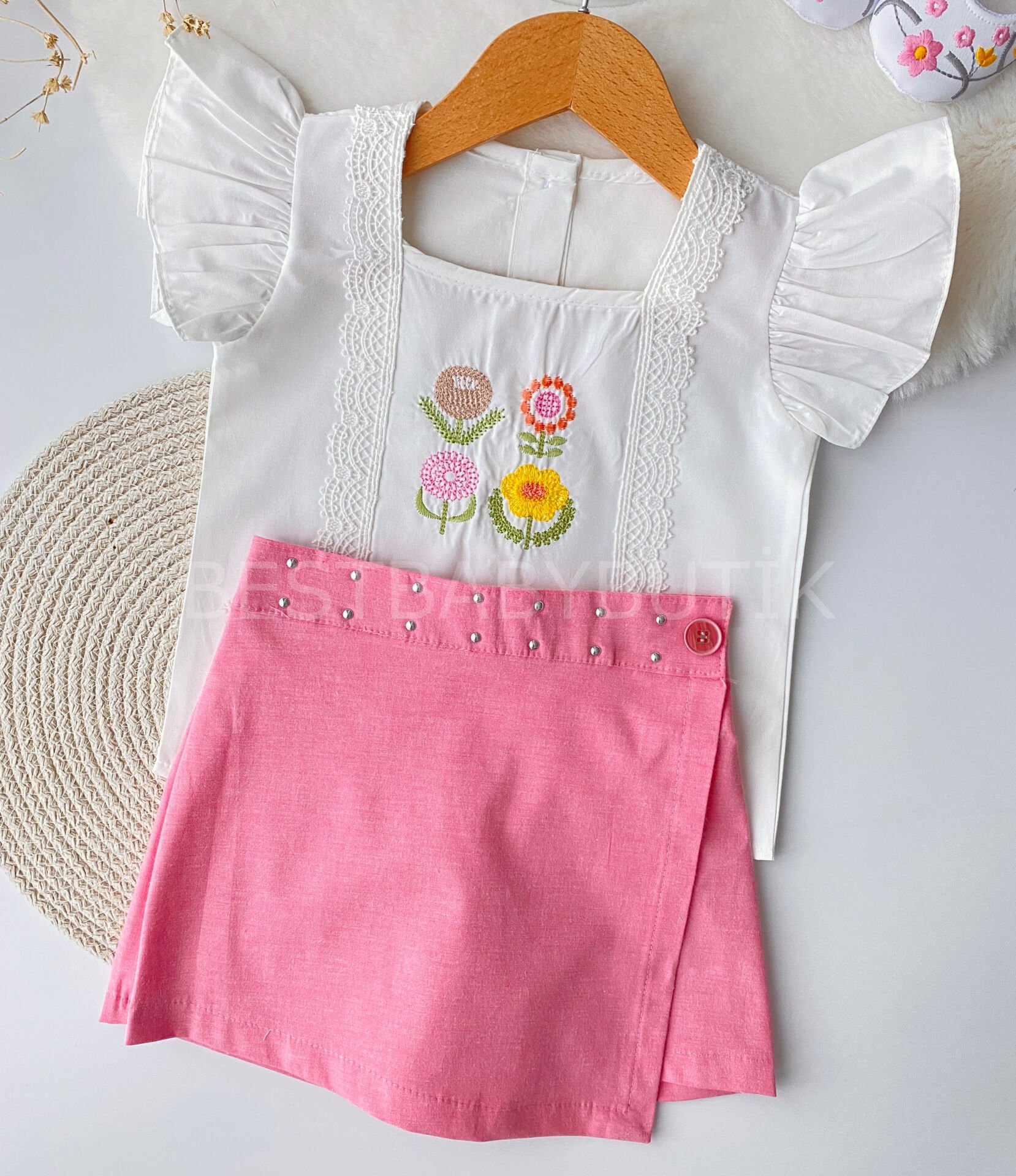 Çiçek Nakışlı  Şort Etekli 2’Li Takım (2-3-4-5YAŞ)