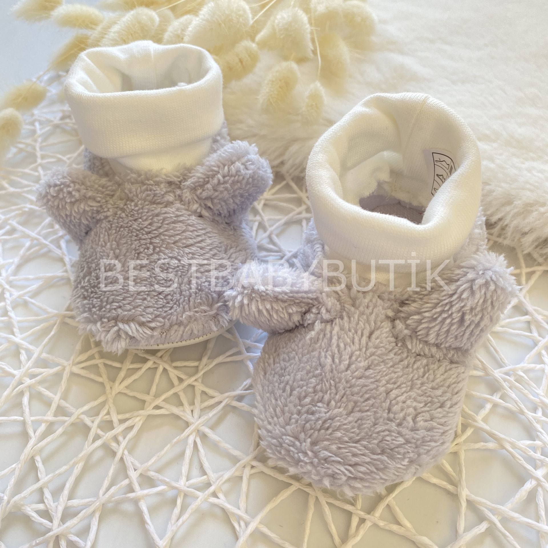 KULAK DETAYLI PELUŞ PANDUF