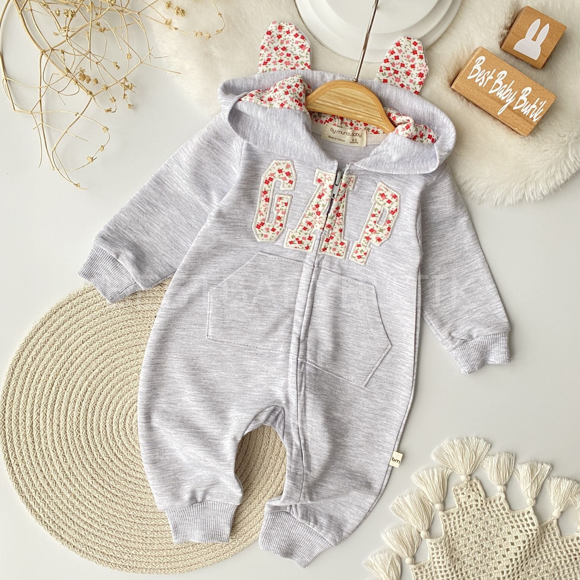 GAP Nakışlı Kapşonlu Çiçekli Tulum 3-6 AY