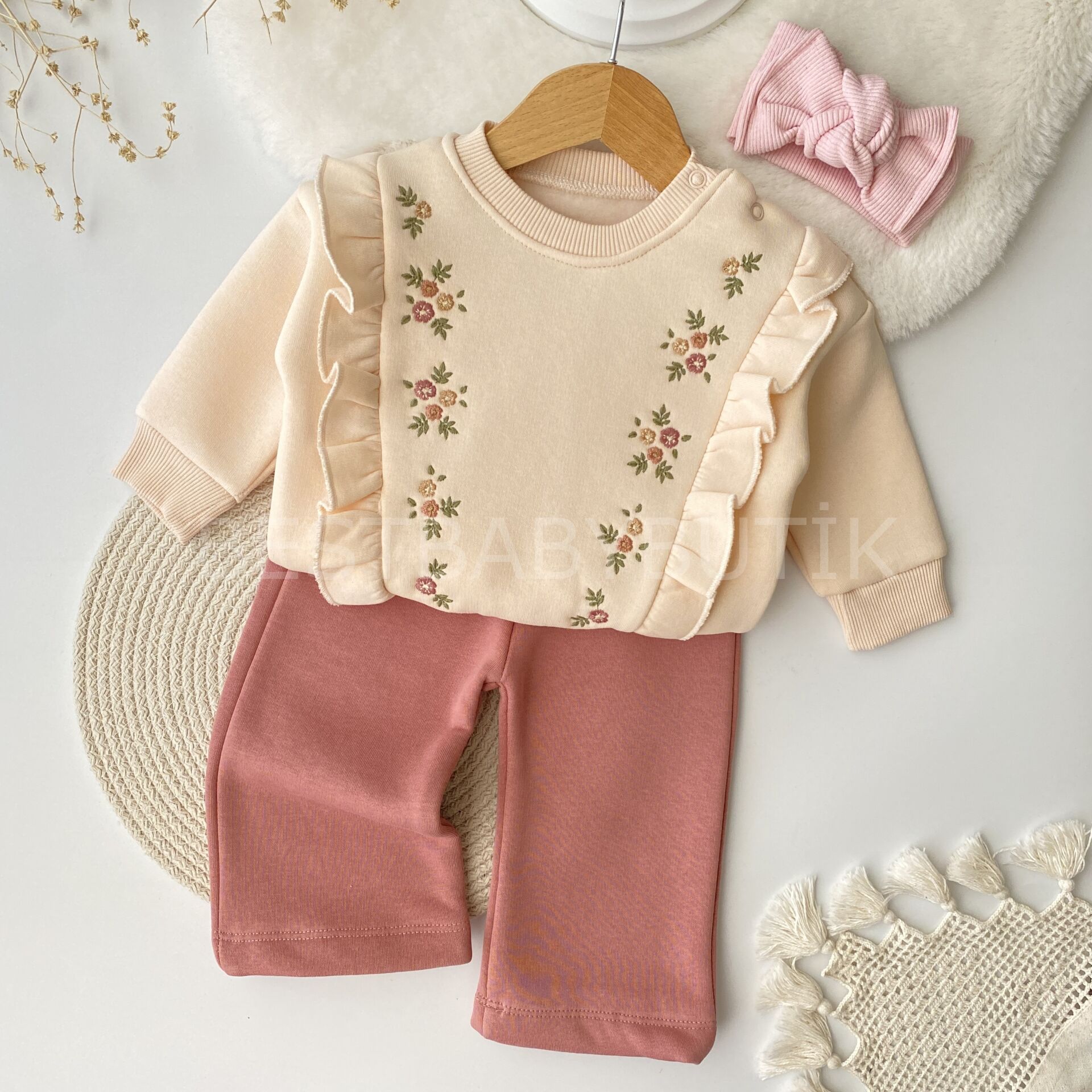 Çiçek Nakışlı Fırfırlı Bol Paça Şardonlu 2’Li Takım