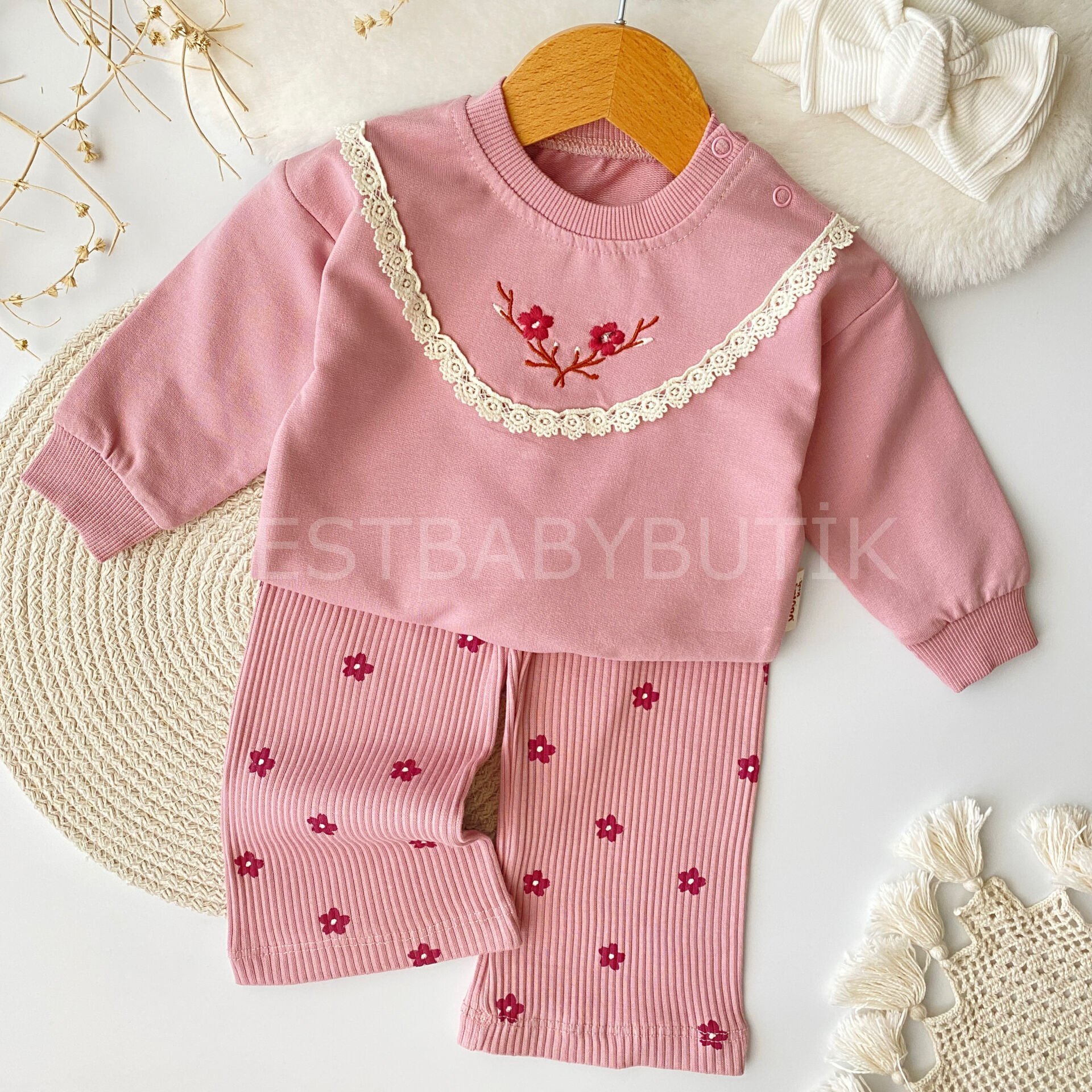 Çiçek Ve Nakış Detaylı Bol Paça 2’Li Takım