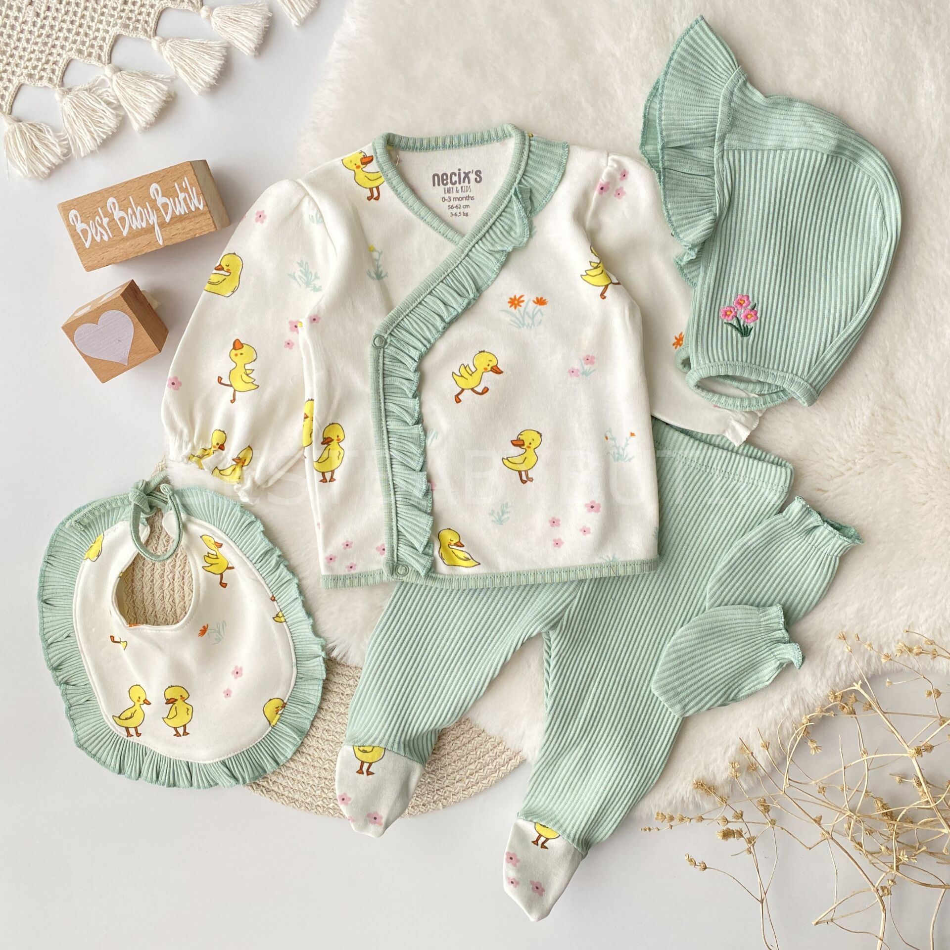 Civcivli Fırfırlı 5 Parça Hastane Çıkışı Takımı