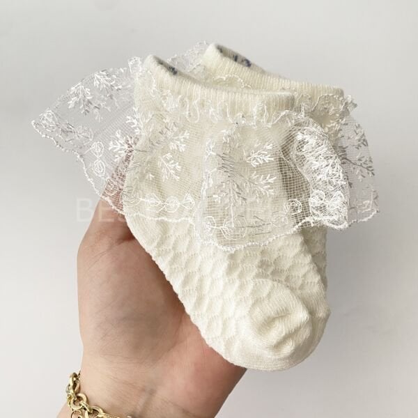 Dantelli Fırfırlı Çorap