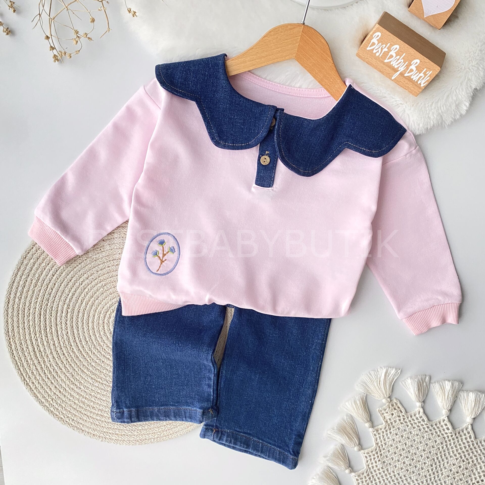 Çiçek Yaka Detaylı Kot Pantolonlu Takım