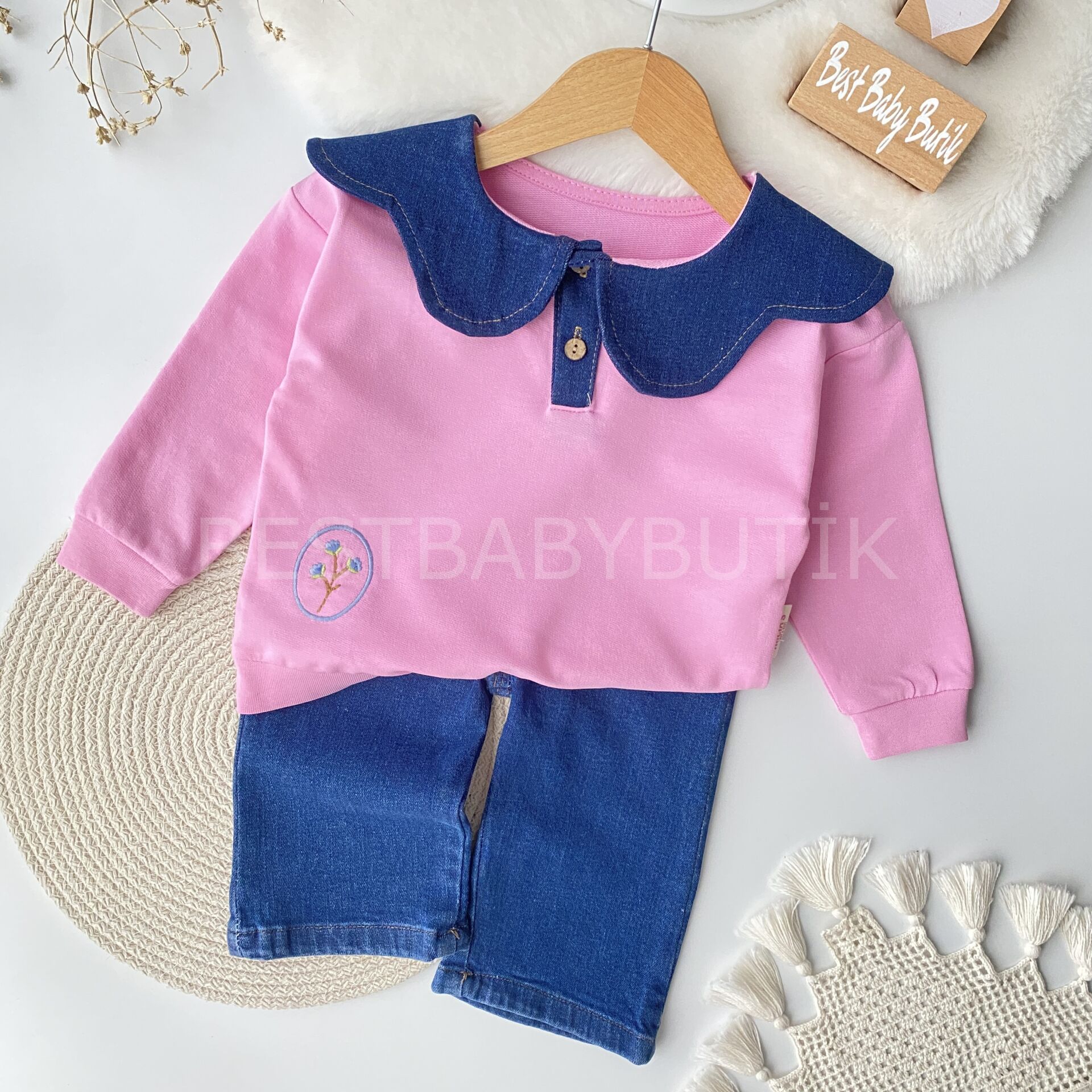 Çiçek Yaka Detaylı Kot Pantolonlu Takım