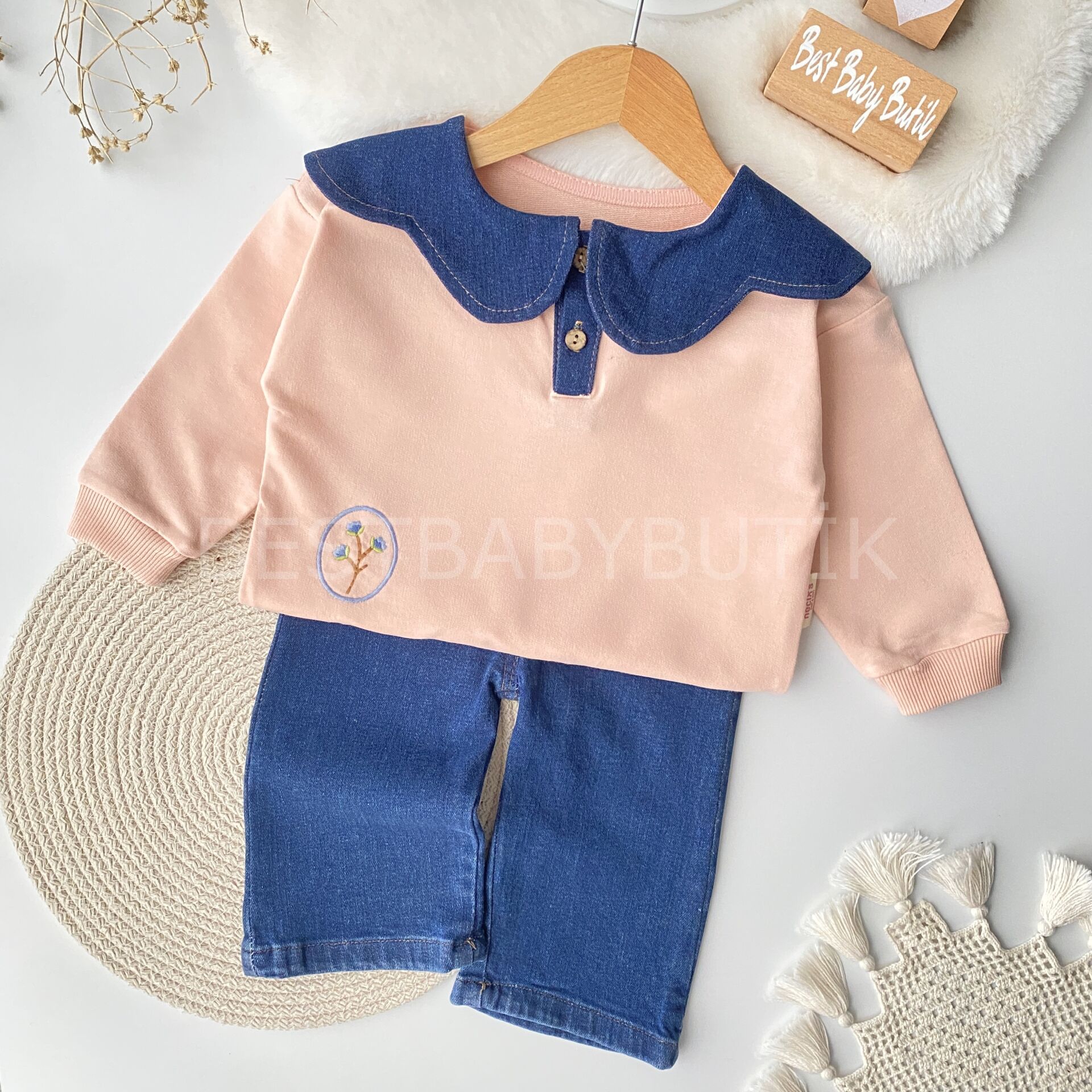 Çiçek Yaka Detaylı Kot Pantolonlu Takım