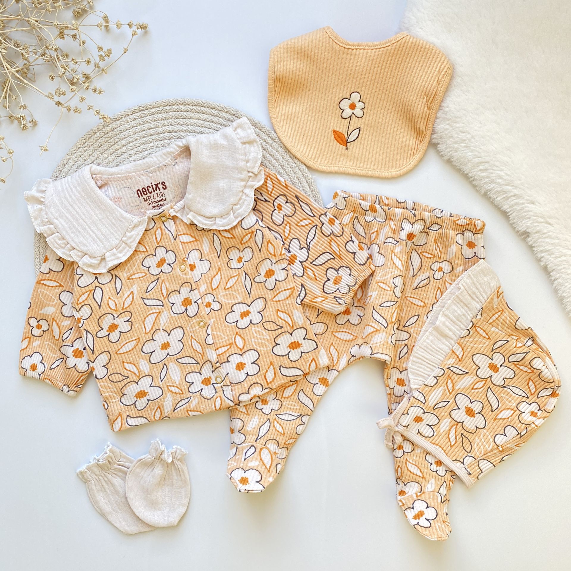 LEİLA PAPATYALI MÜSLİN BEBE YAKA FİTİLLİ 5 PARÇA HASTANE ÇIKIŞI SETİ