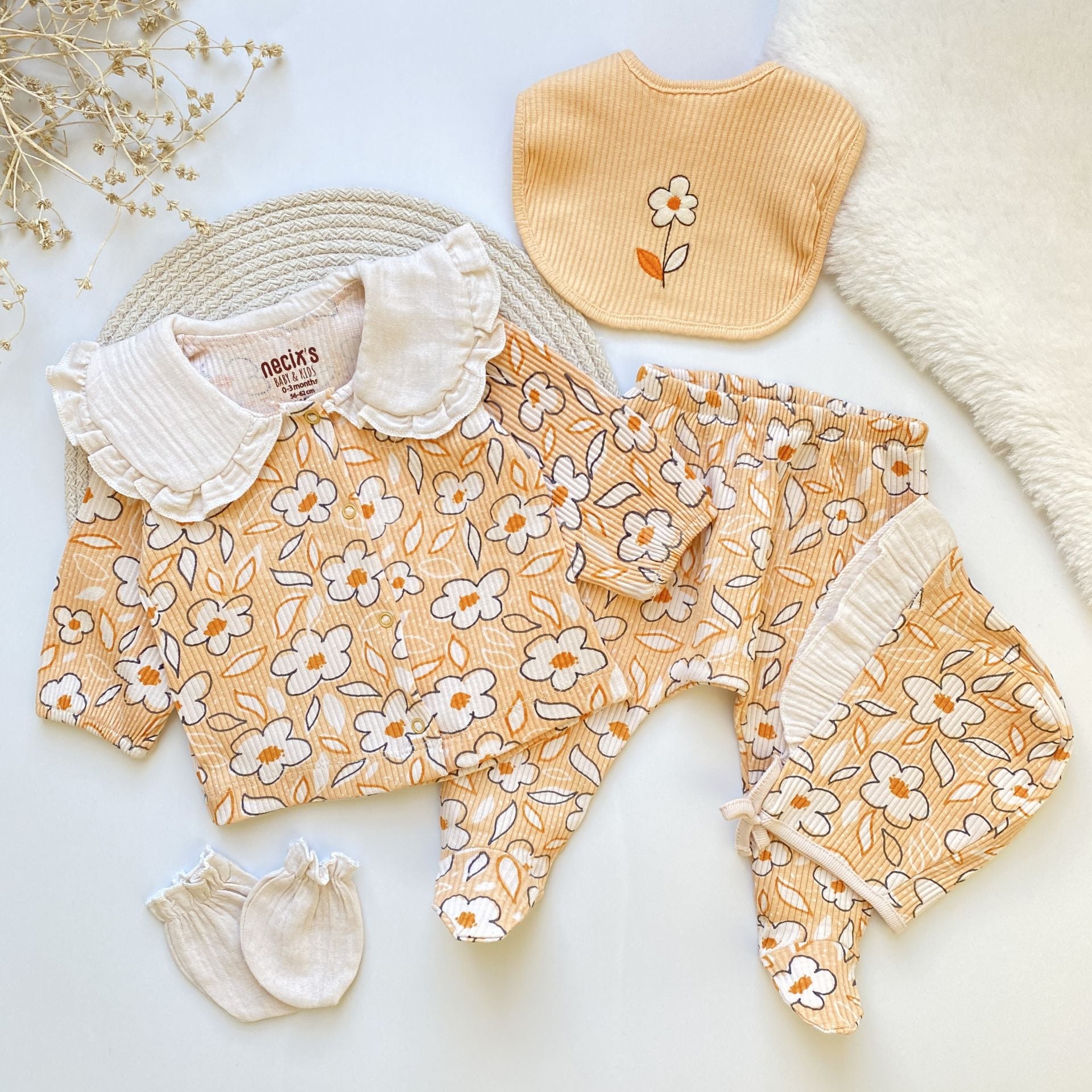 LEİLA PAPATYALI MÜSLİN BEBE YAKA FİTİLLİ 5 PARÇA HASTANE ÇIKIŞI SETİ