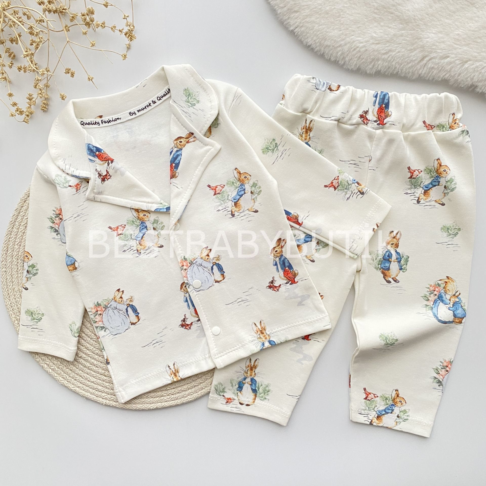 TAVŞAN AİLESİ GÖMLEK YAKA PİJAMA TAKIMI