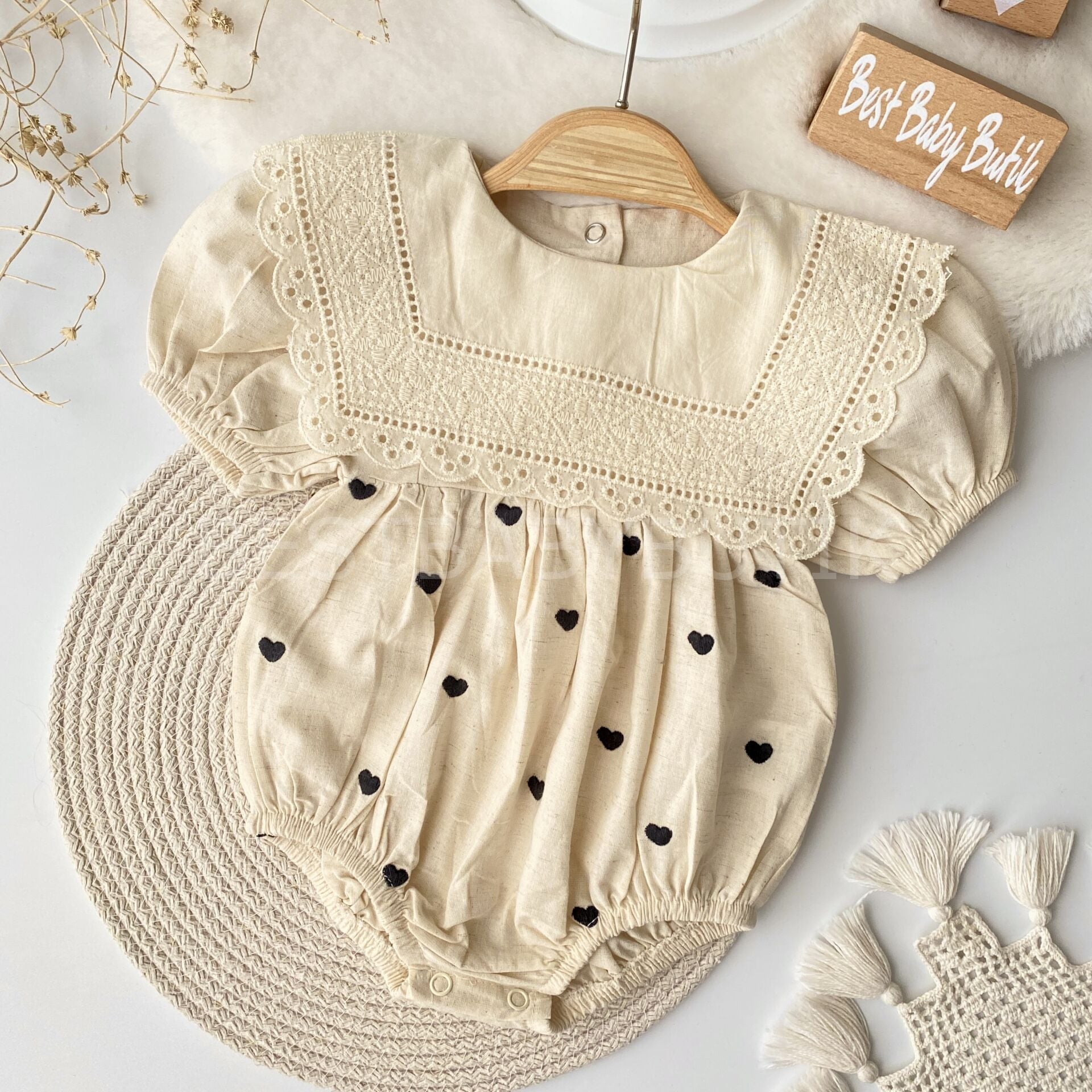 Büyük Yakalı Kalpli Romper