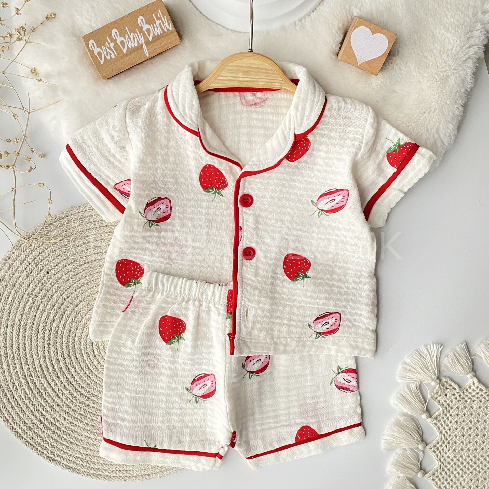 Çilekli Müslin Şortlu Pijama Takımı