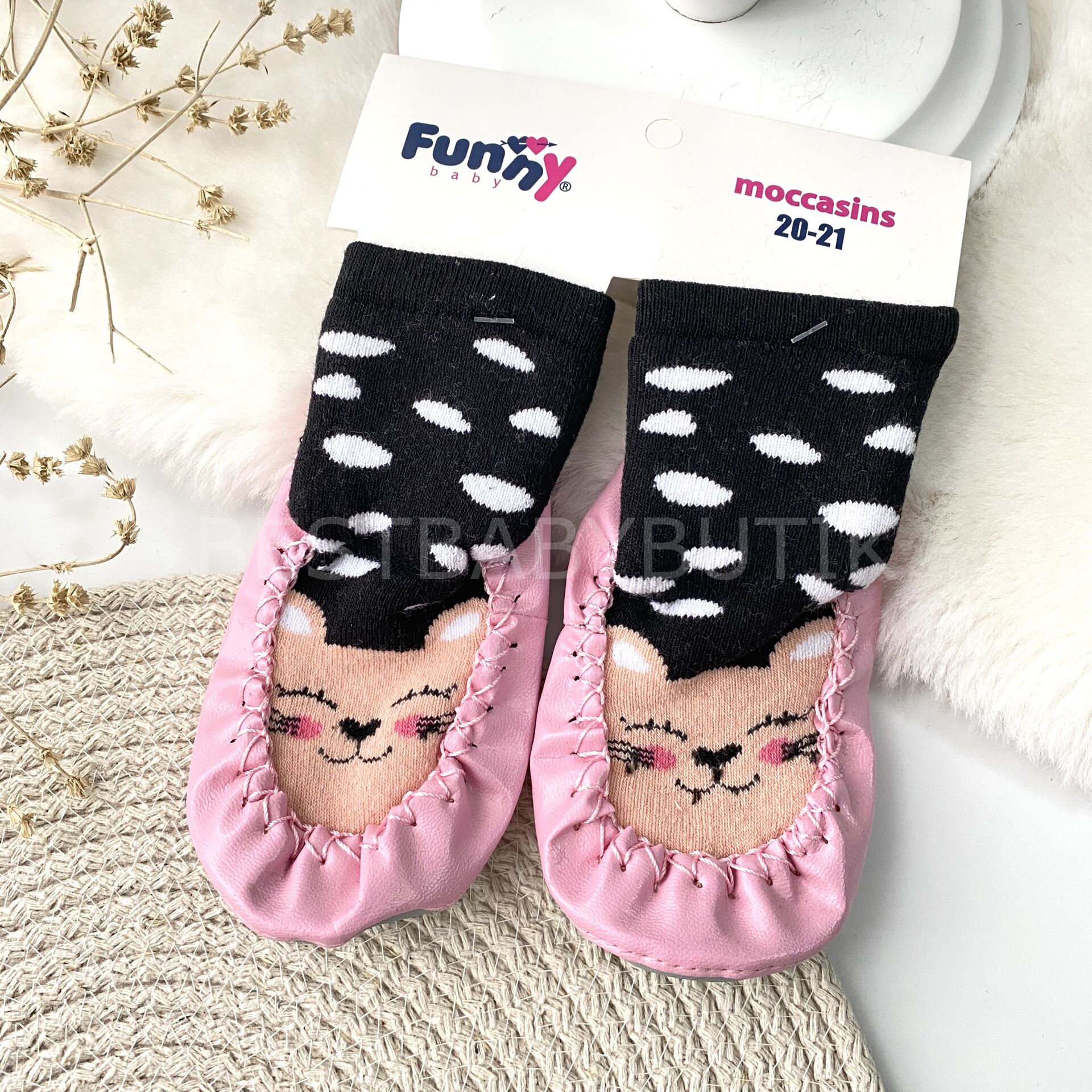 Kedili Havlu Çarık Çorap