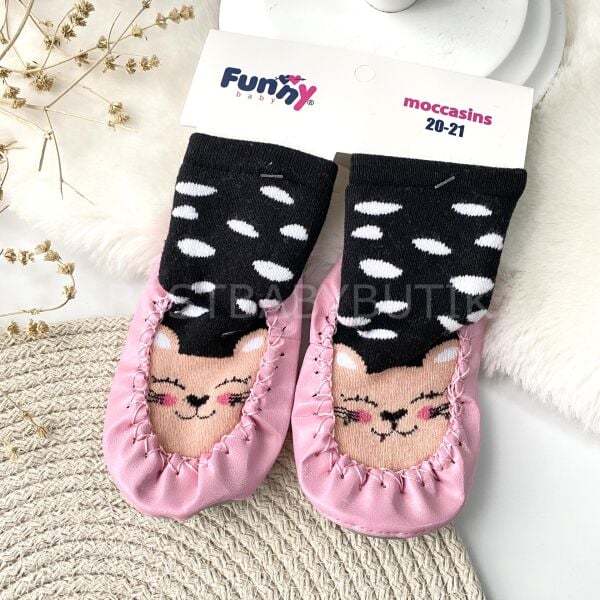 Kedili Havlu Çarık Çorap