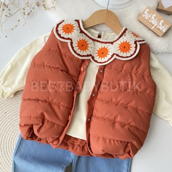 Çiçek Yakalı Şişme Yelek Ve Kot Pantolonlu 3’Lü Takım