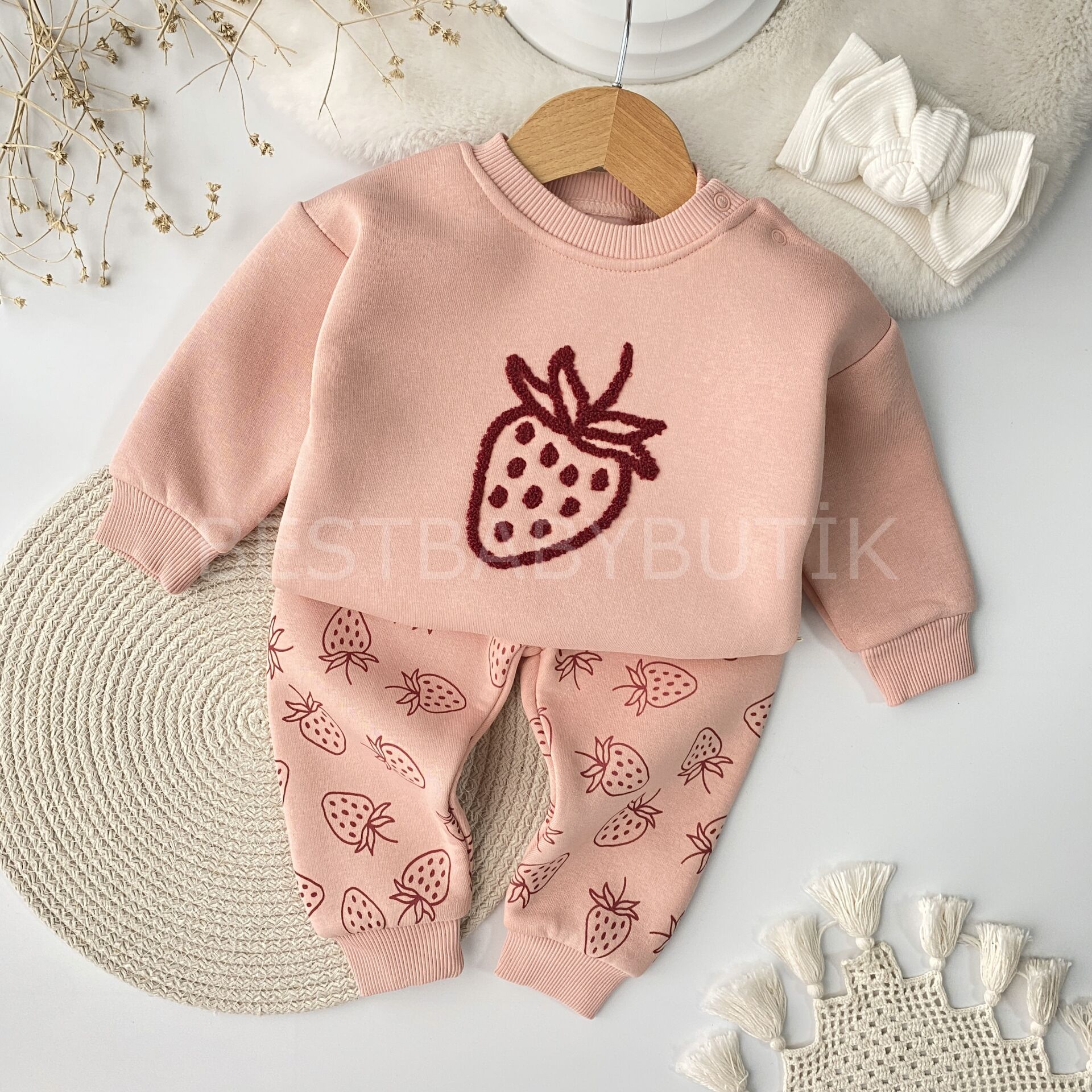 Çilek Süzene Nakışlı Şardonlu 2’Li Takım