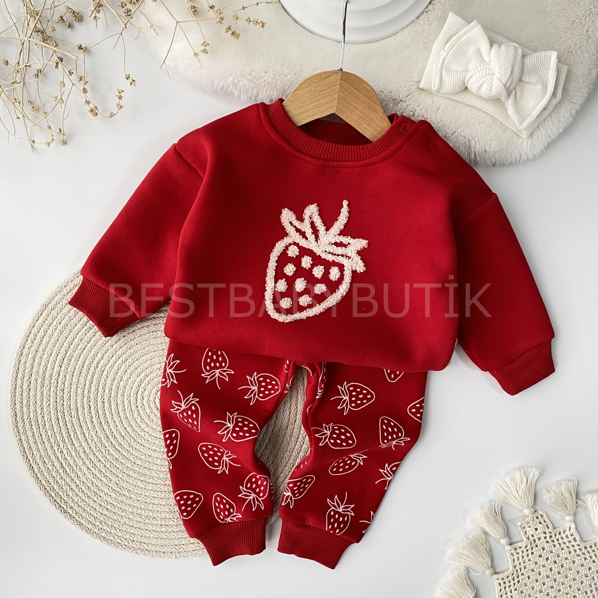 Çilek  Nakışlı Kırmızı Şardonlu 2’Li Takım