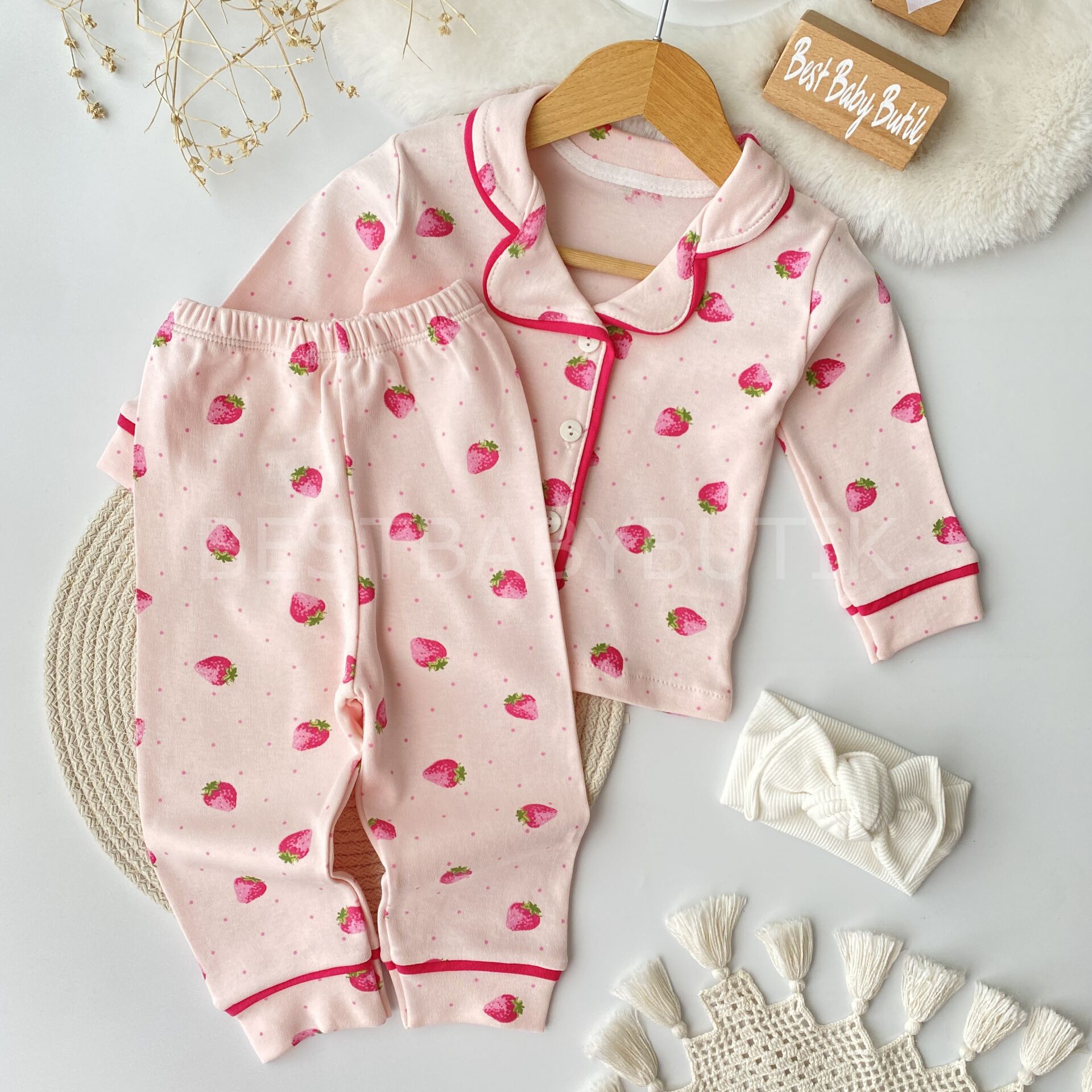 Çilek Baskılı Pijama Takımı